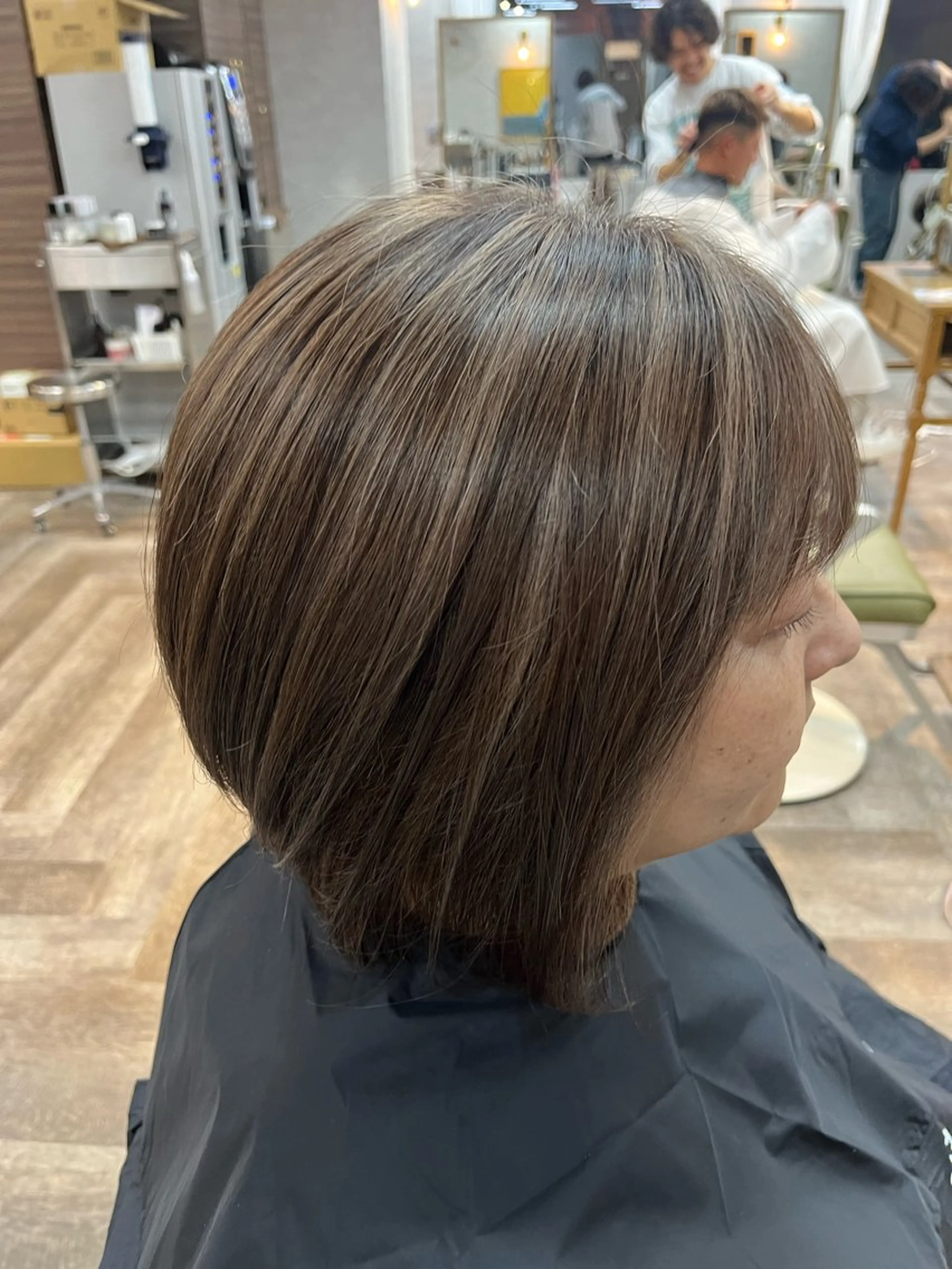 ミディアム カラー ハイライトカラー ハイライト こと 🐰のヘアスタイル