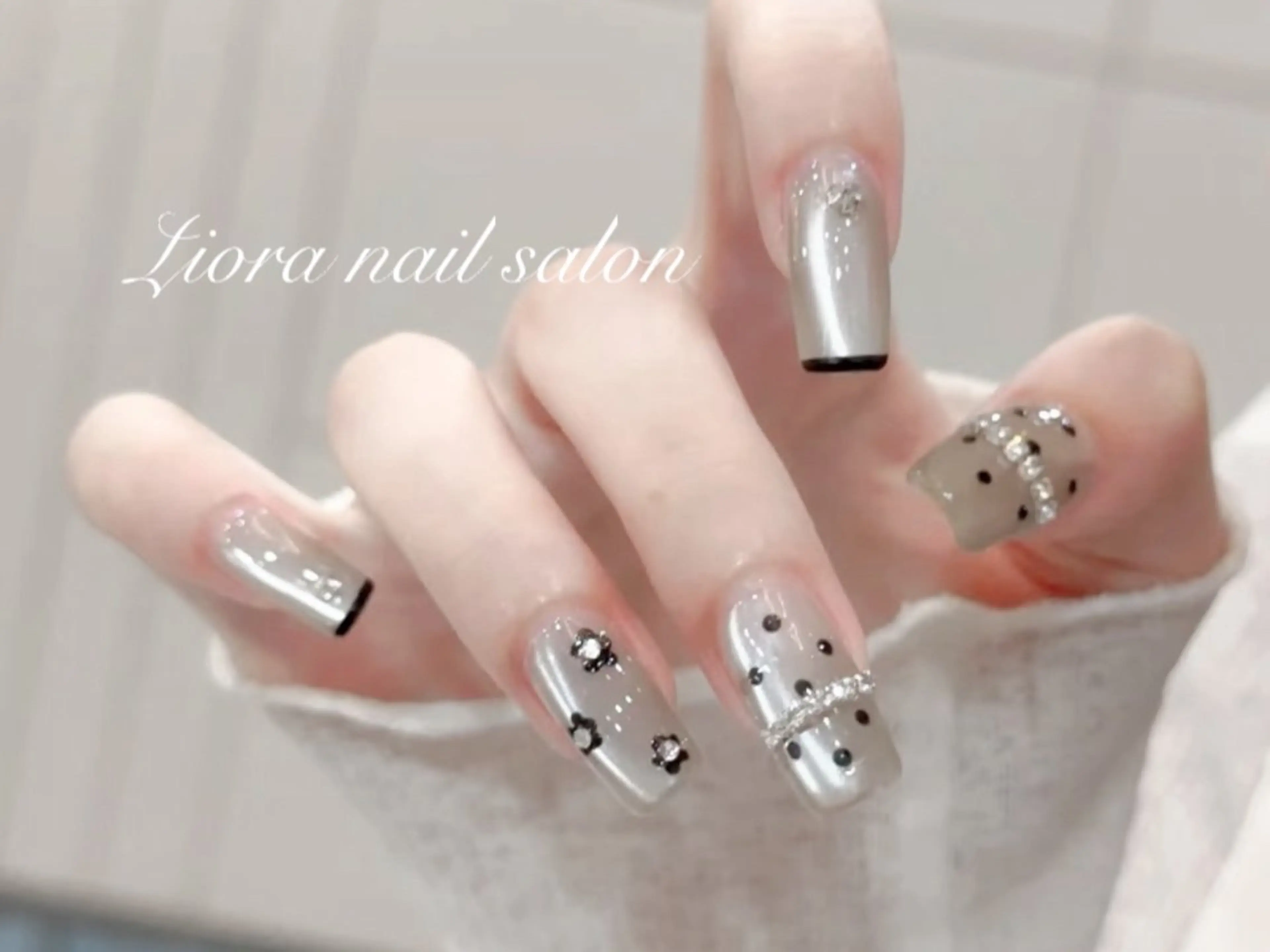 ネイル フレンチネイル ジェルネイル ガーリー グラデーション キラキラネイル ハンドネイル Liora nail スカルプ専門店のネイルデザイン