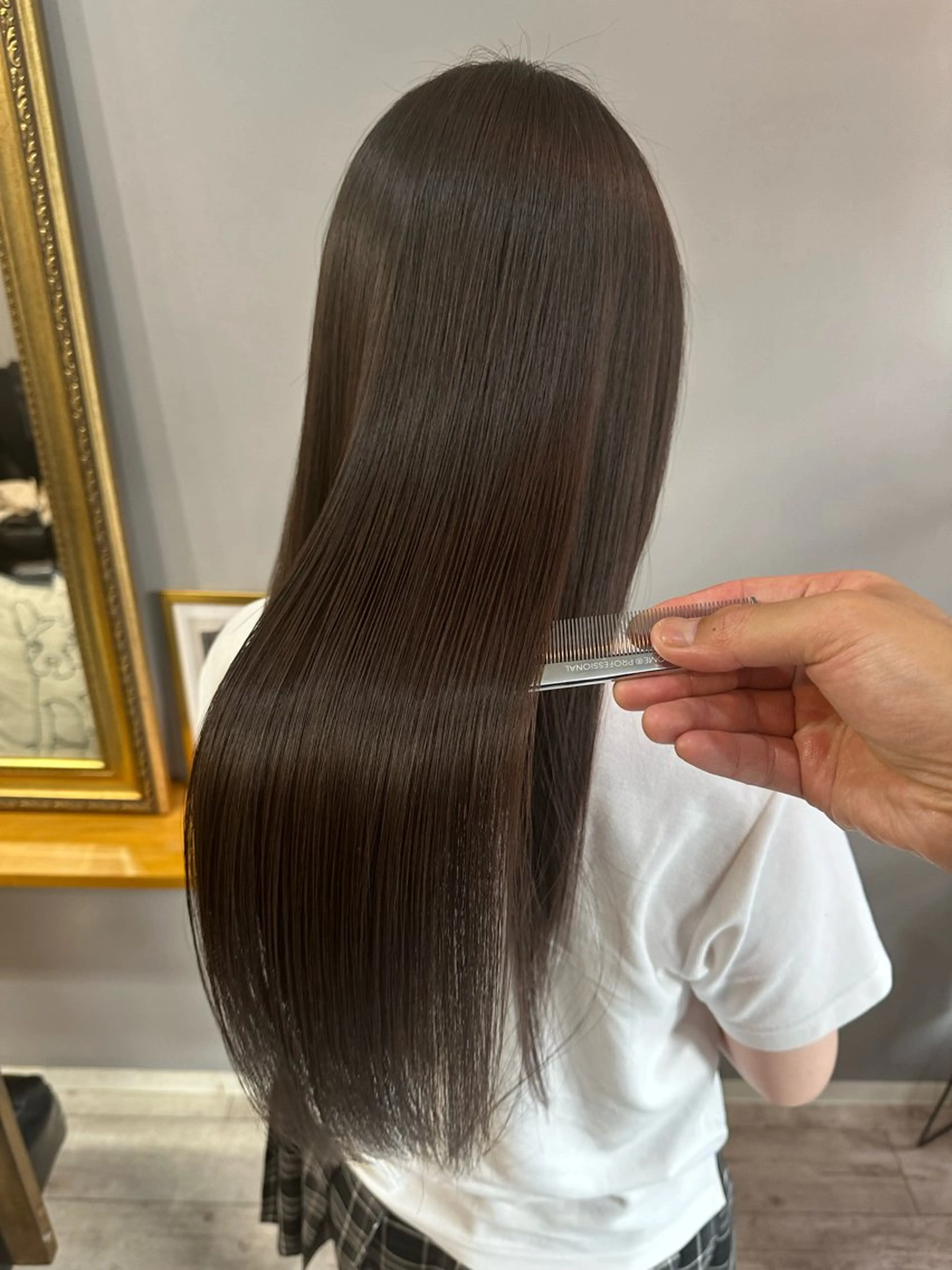 ロング カット トリートメント 渡辺俊介 暗髪カラー /美髪矯正/髪質改善のヘアスタイル