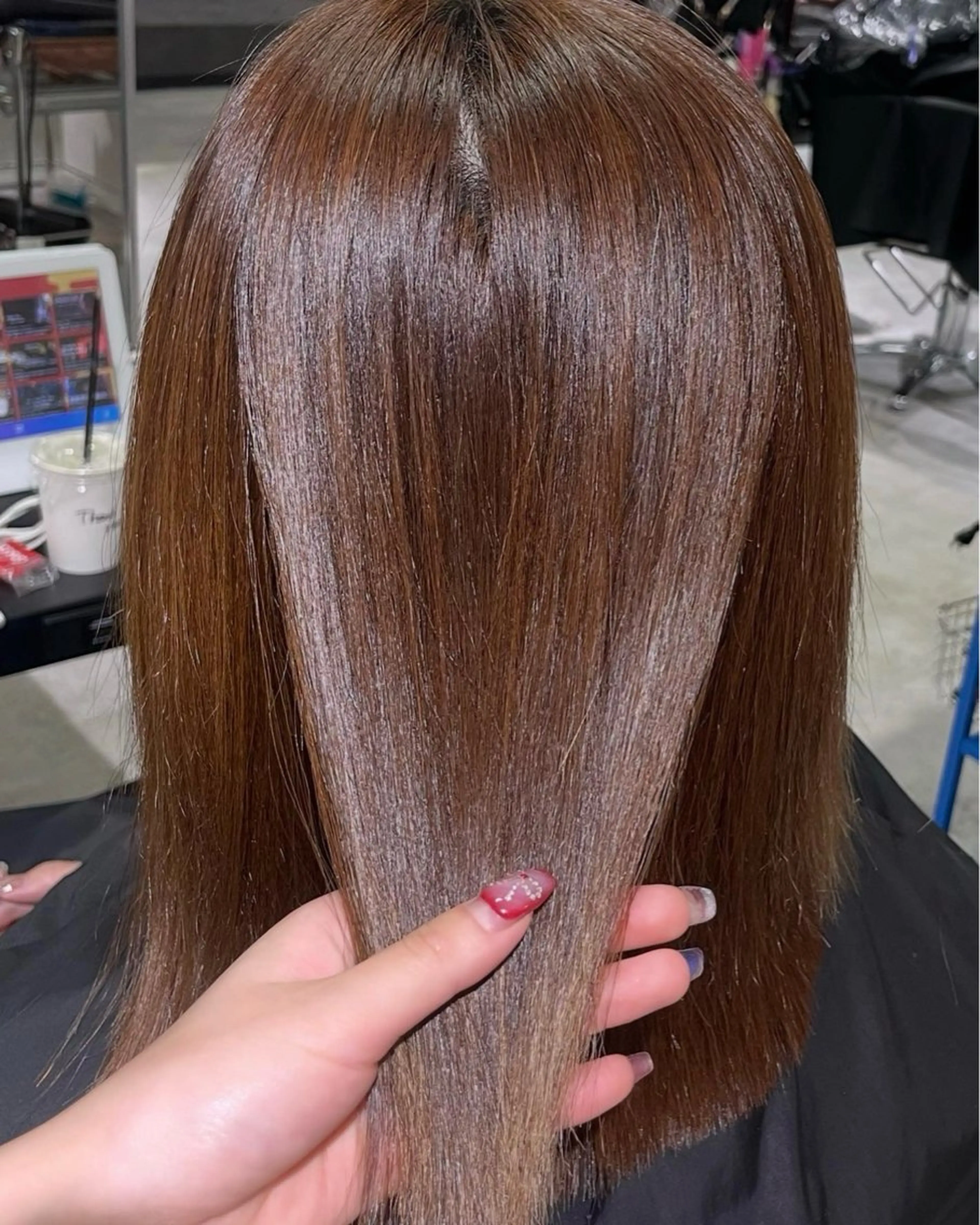 ミディアム カラー ブラウンカラー ダークブラウン 顔まわりレイヤー レイヤーカット 縮毛矯正 カット ヘアカラー 縮毛矯正 トリートメント レイヤー /髪質改善/ariのヘアスタイル