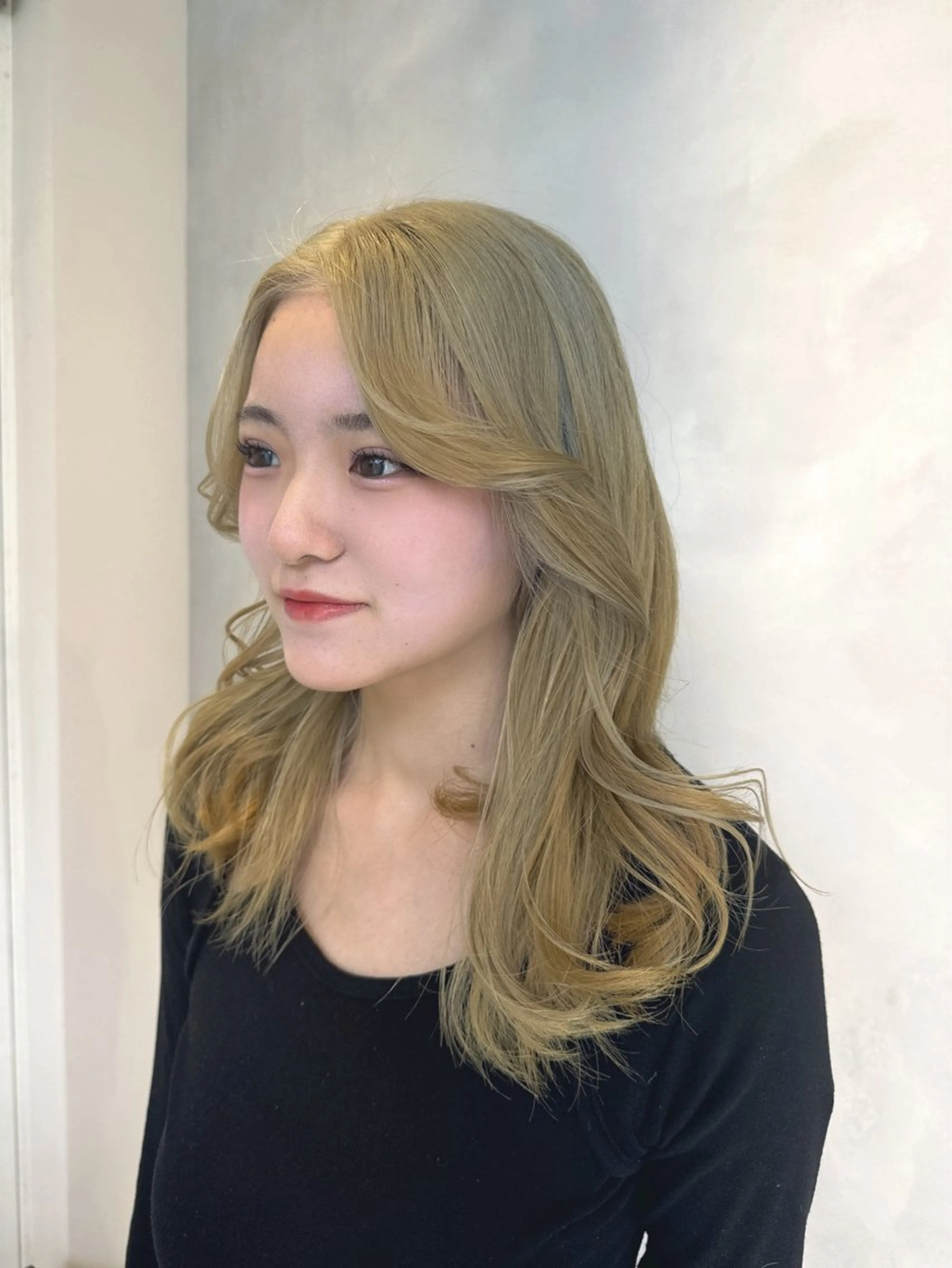 セミロング カラー ブリーチ ブロンド ヘアカラー トリートメント 透明感カラー✨艶髪 制作🌱山根あゆみのヘアスタイル