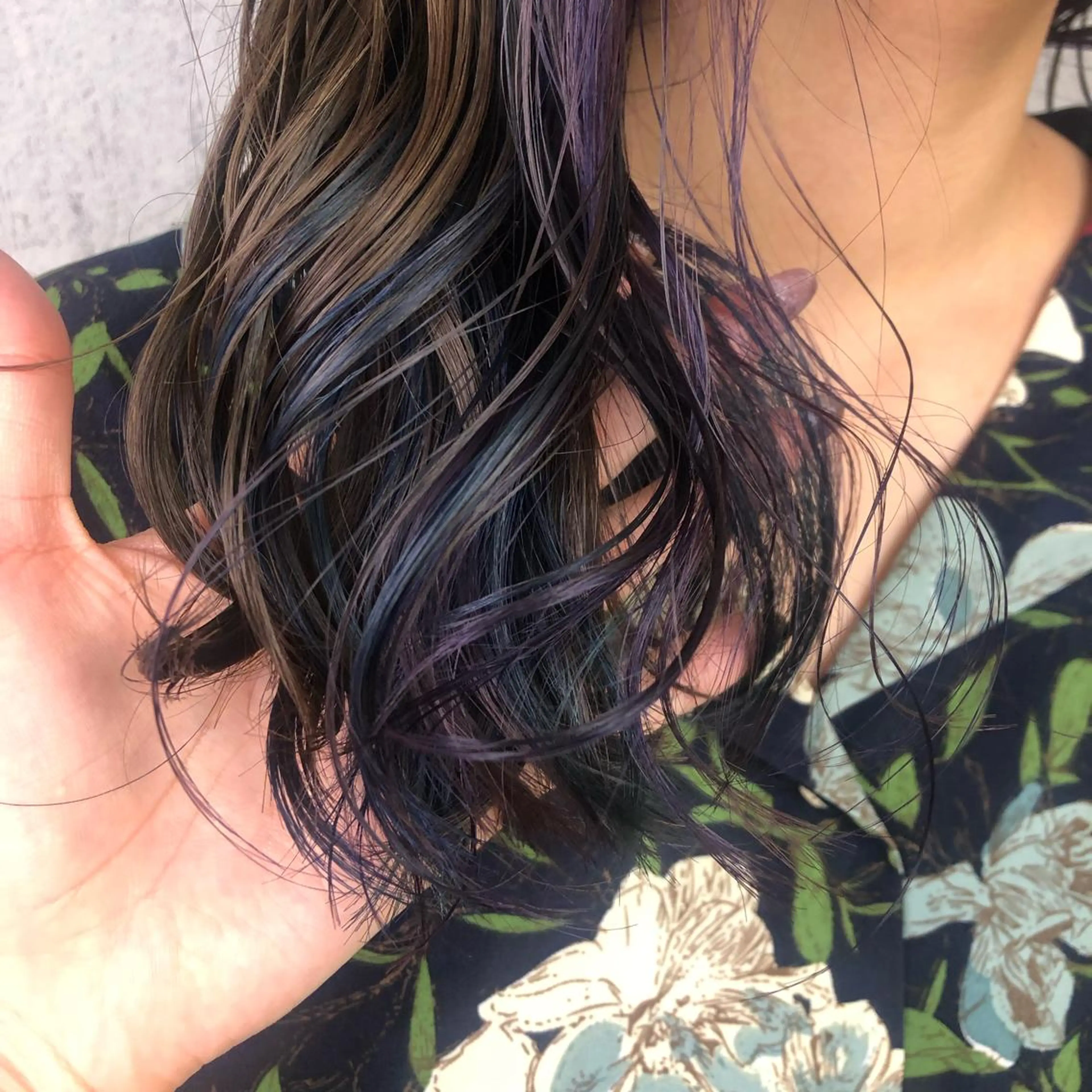 ロング カラー ブルーカラー イルミナカラー インナーカラー パープルカラー 小顔レイヤー/ ベージュ🤍Rieのヘアスタイル