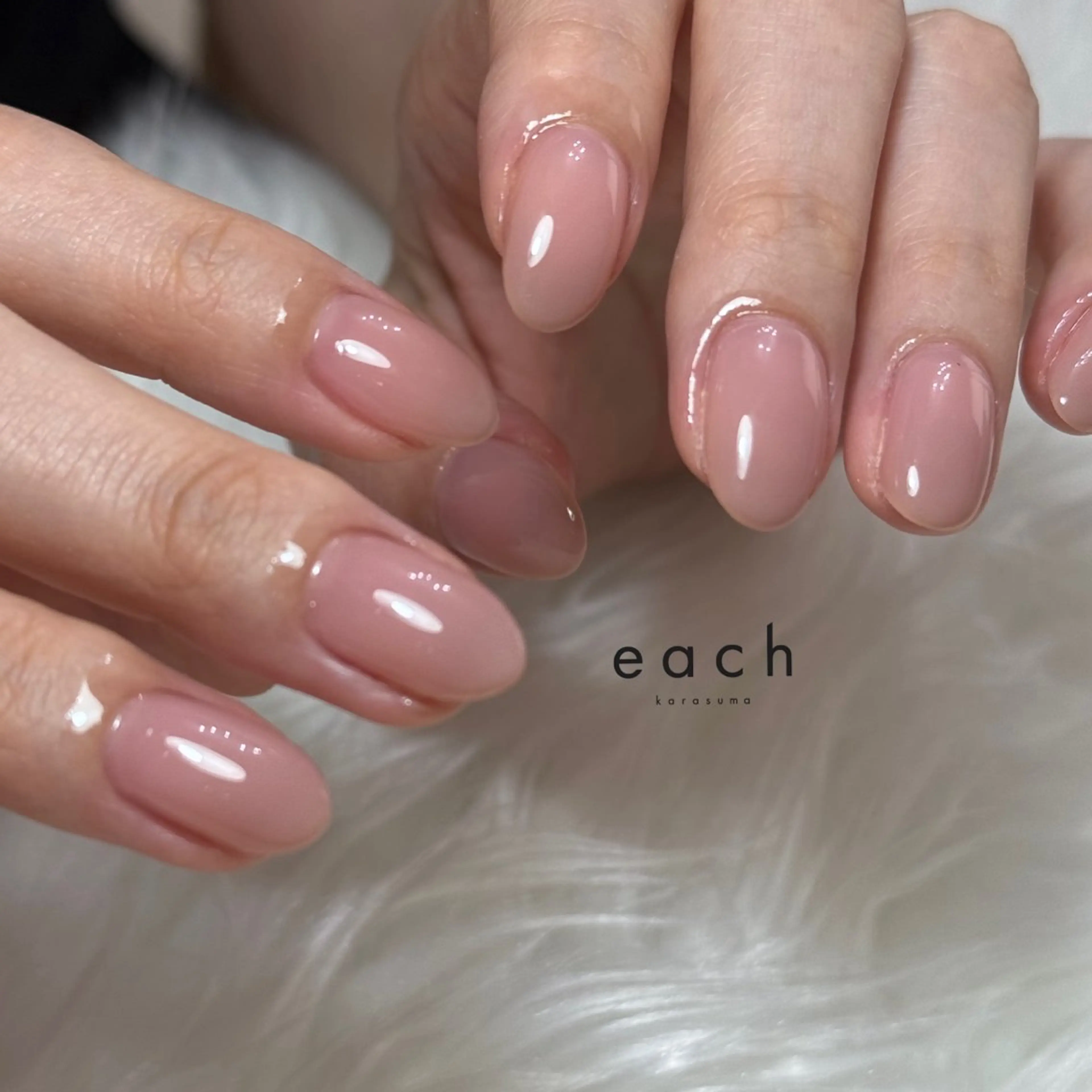 ミディアム ハンドネイル each所属・𝐞𝐚𝐜𝐡 nanami🩰のネイルデザイン