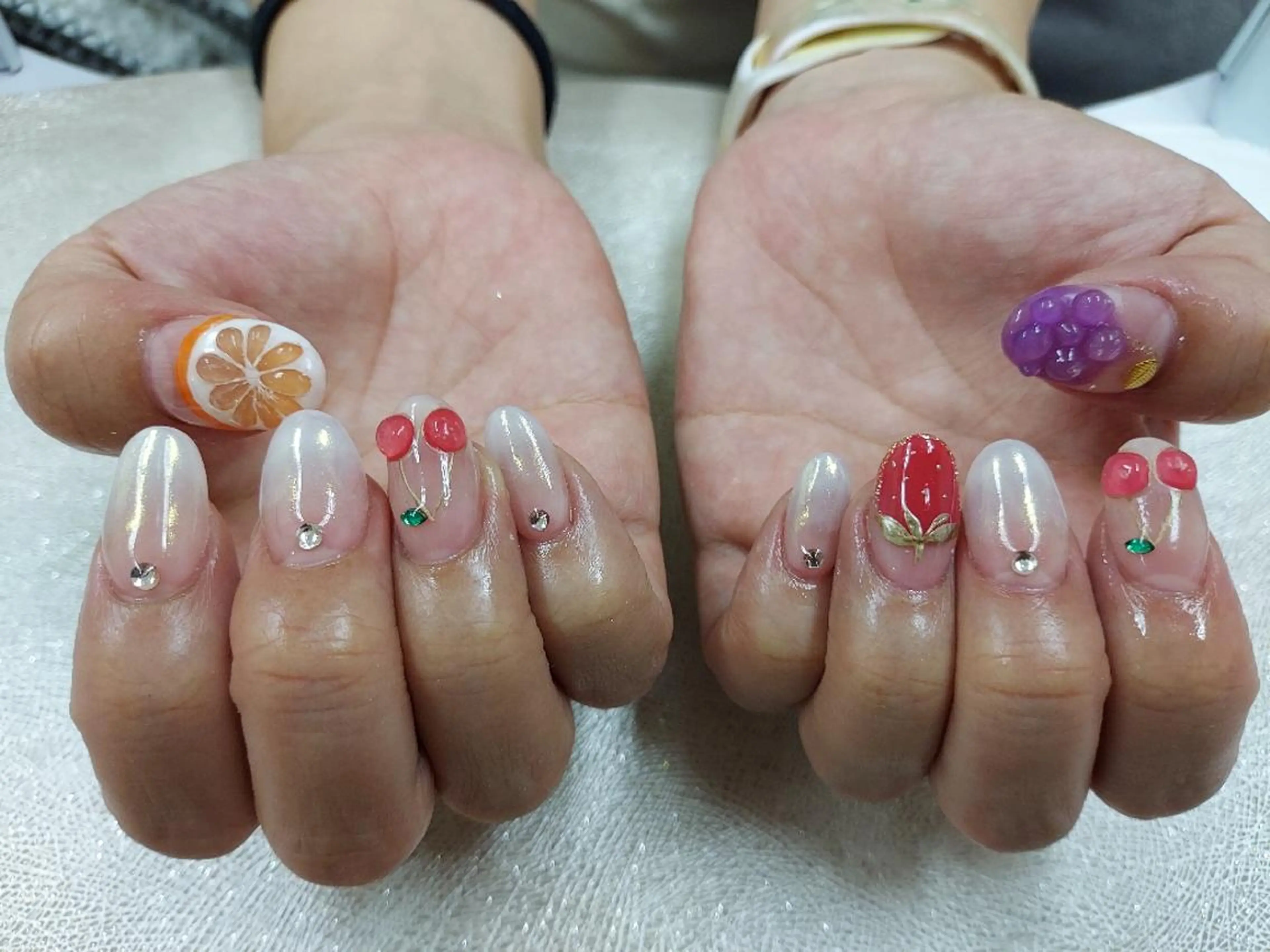 ネイル アートネイル ジェルネイル 持ち込み ニュアンスネイル パラジェル 河野ちえ (雑誌掲載サロン)のネイルデザイン