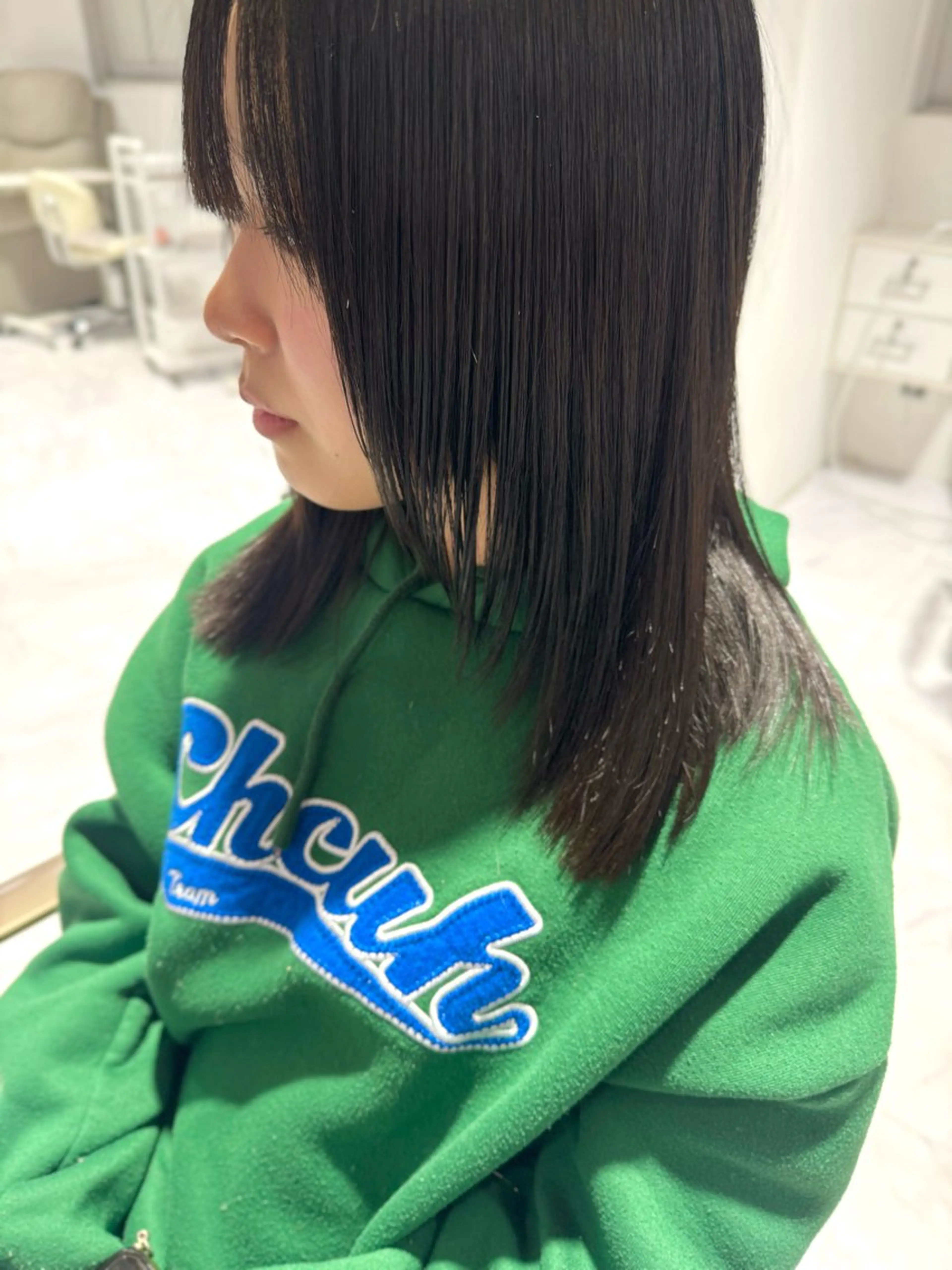 ミディアム カット 小谷野 真優のヘアスタイル