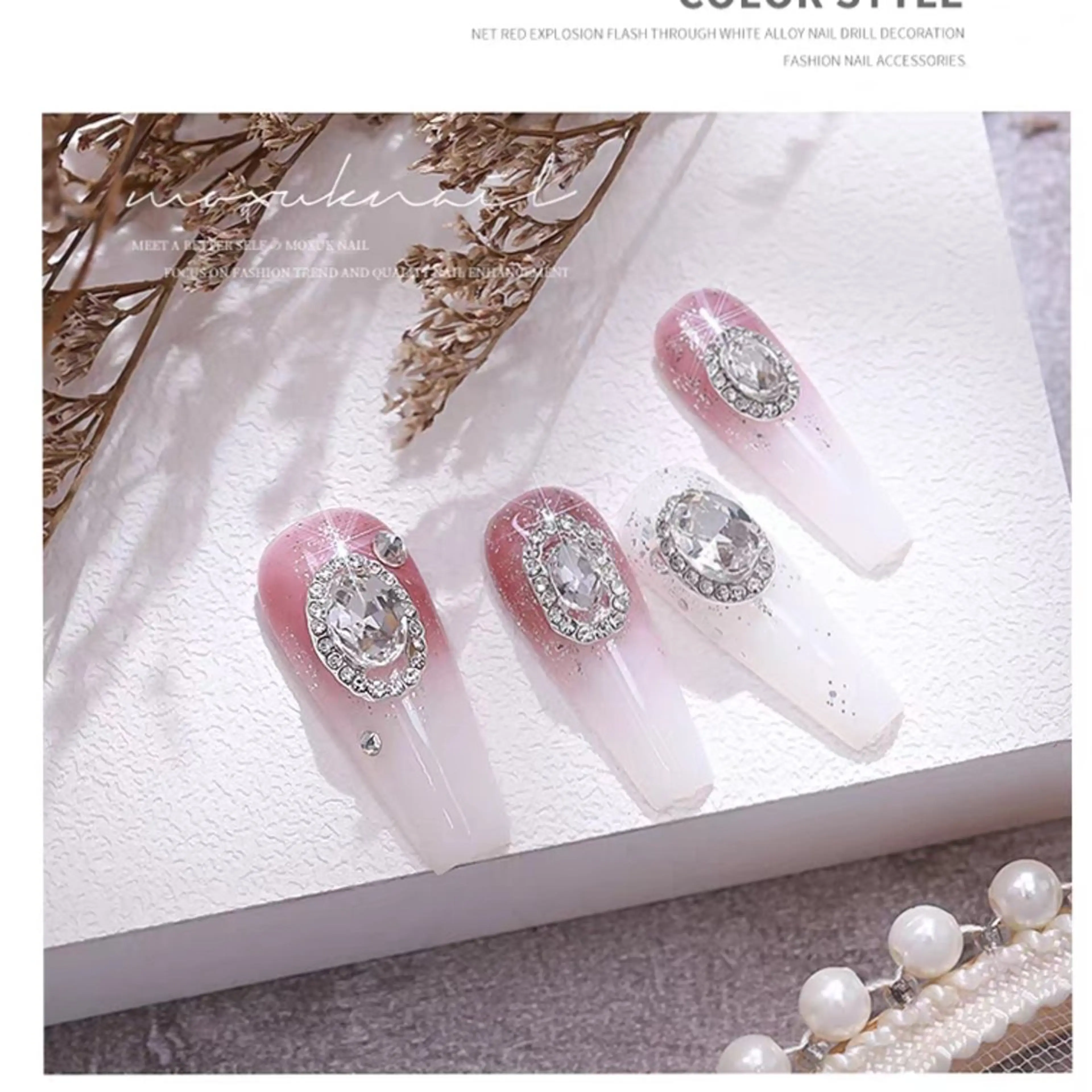 ネイル キラキラネイル フィルイン・深爪矯正 長さ出し・リラク

のネイルデザイン