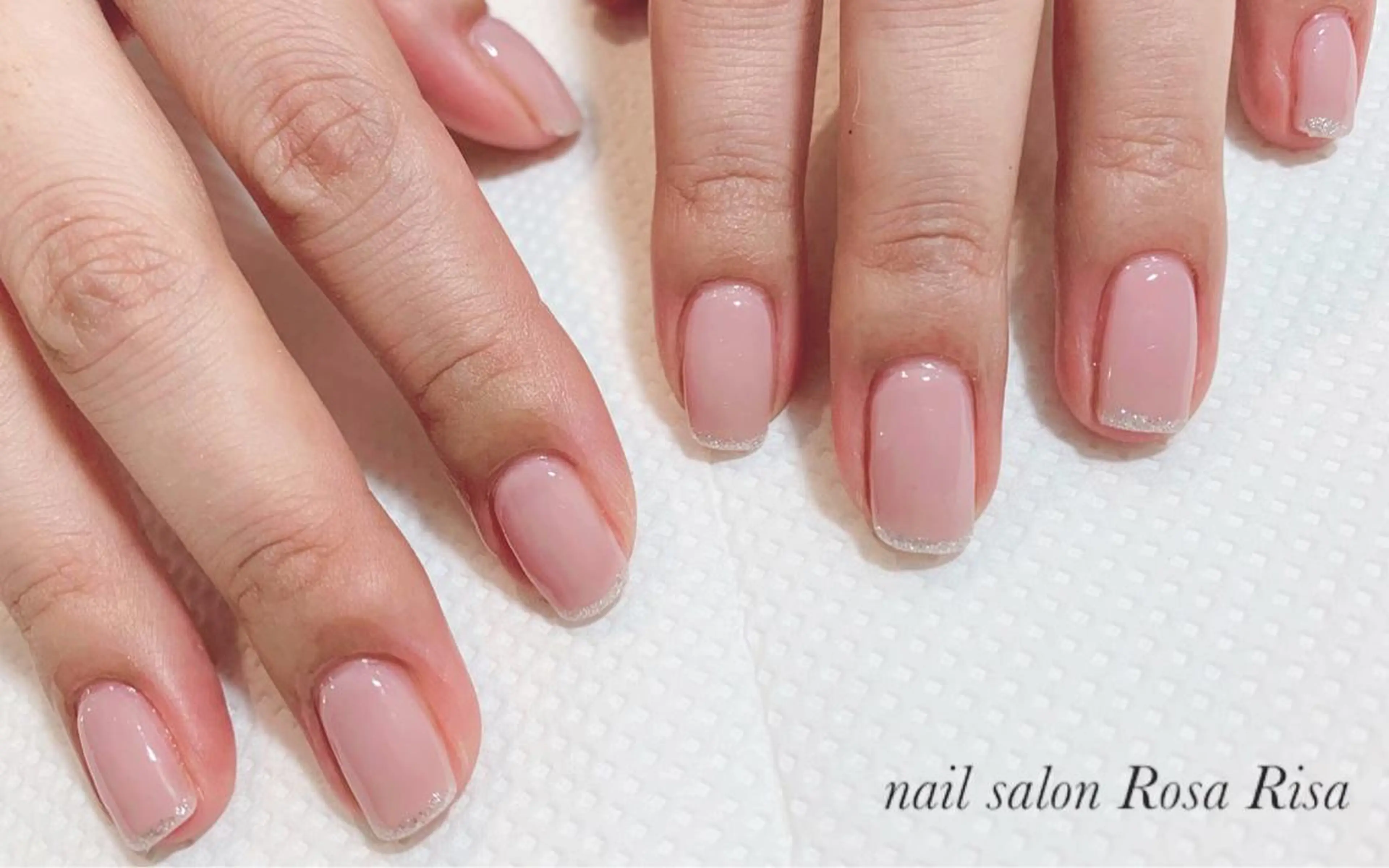 ショート ネイル ラメ(グリッター) ネイルスタジオ シェイクユアハンズのネイルデザイン