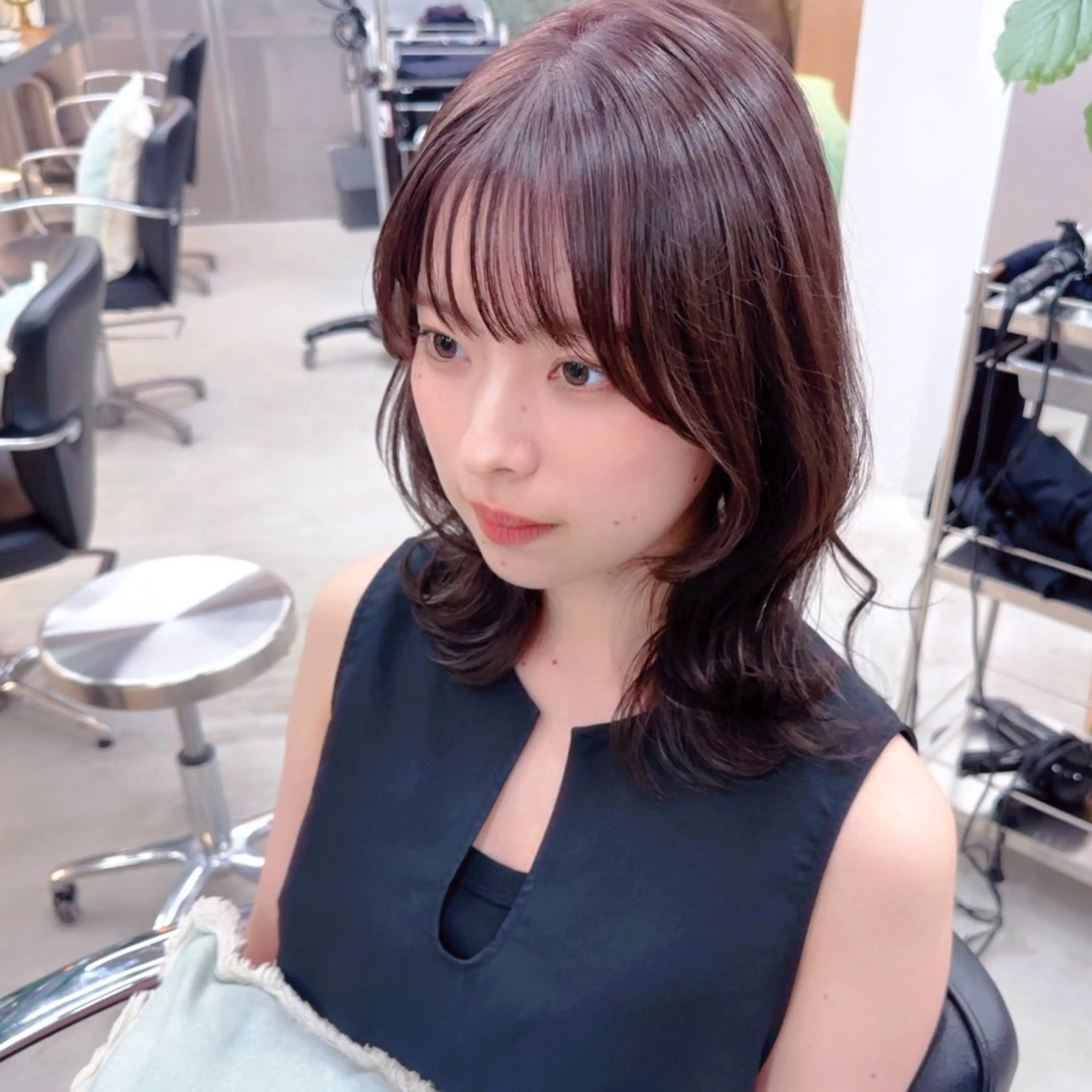 ミディアム カラー カット ヘアカラー トリートメント 岡野 静華のヘアスタイル