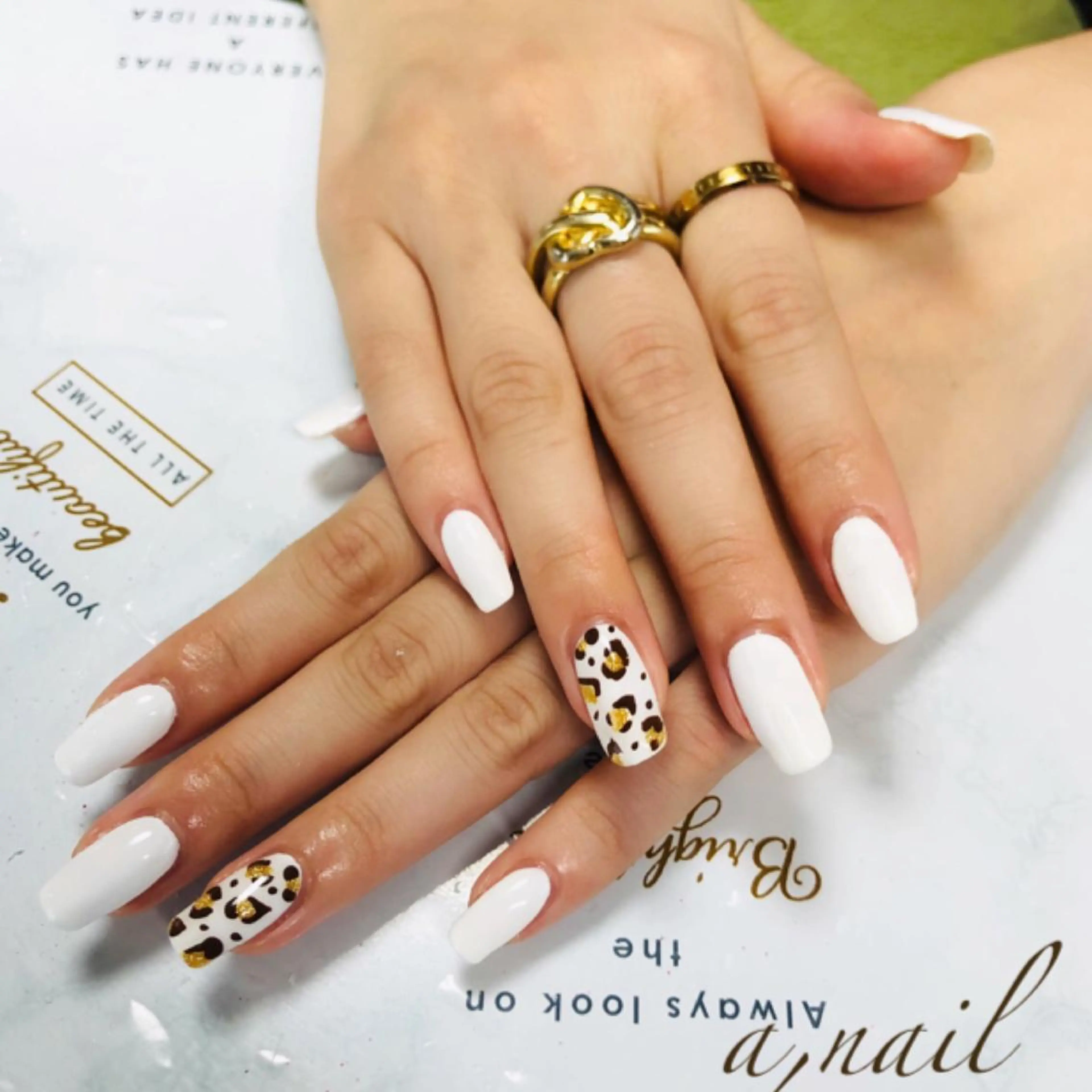 ネイル アニマル柄 フットネイル ジェルネイル グラデーション ラメ(グリッター) ハンドネイル ネイルサロン エーネイルのネイルデザイン