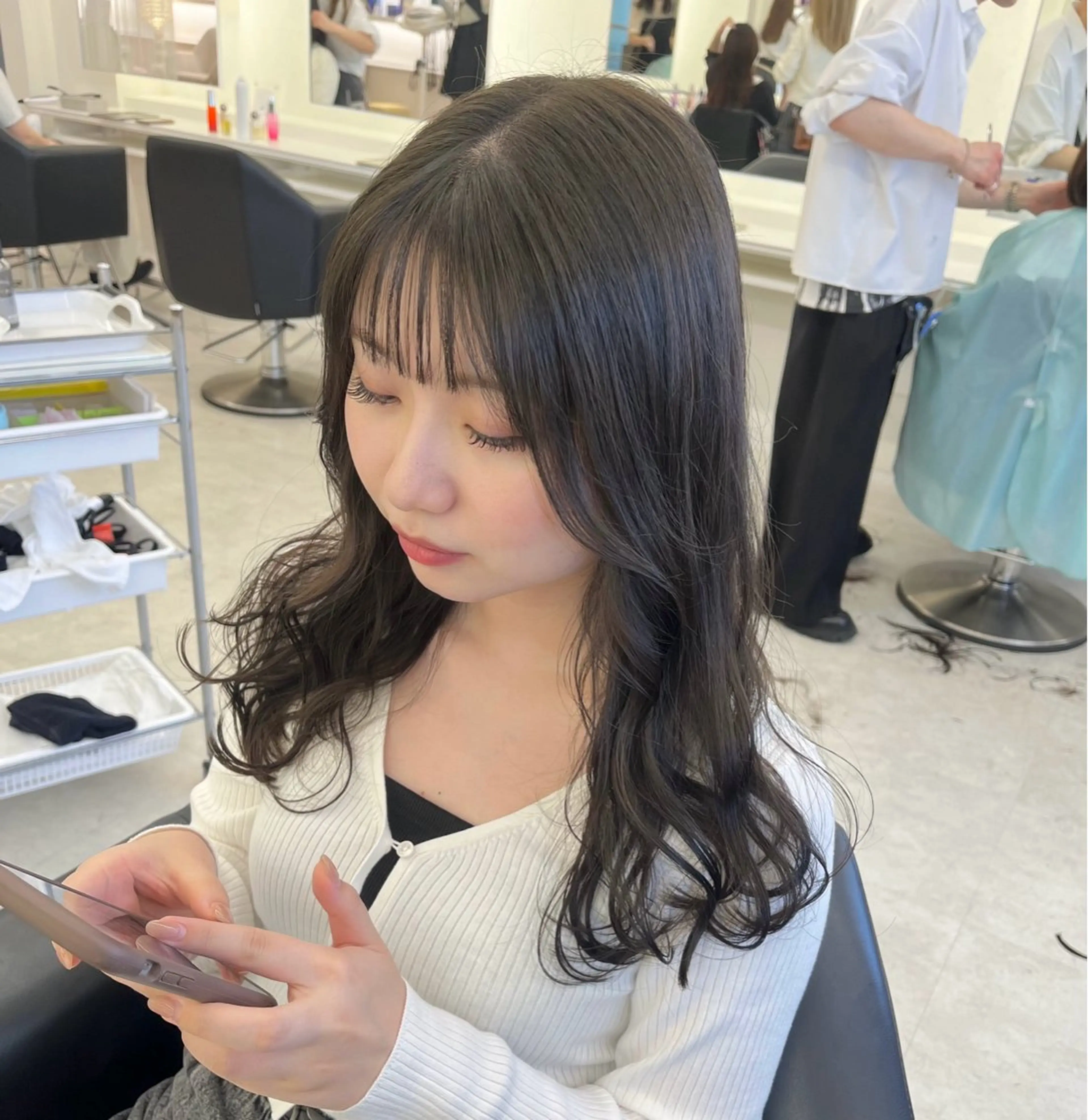 セミロング カラー ヘアカラー トリートメント GOODDAY ヘアサロンのヘアスタイル