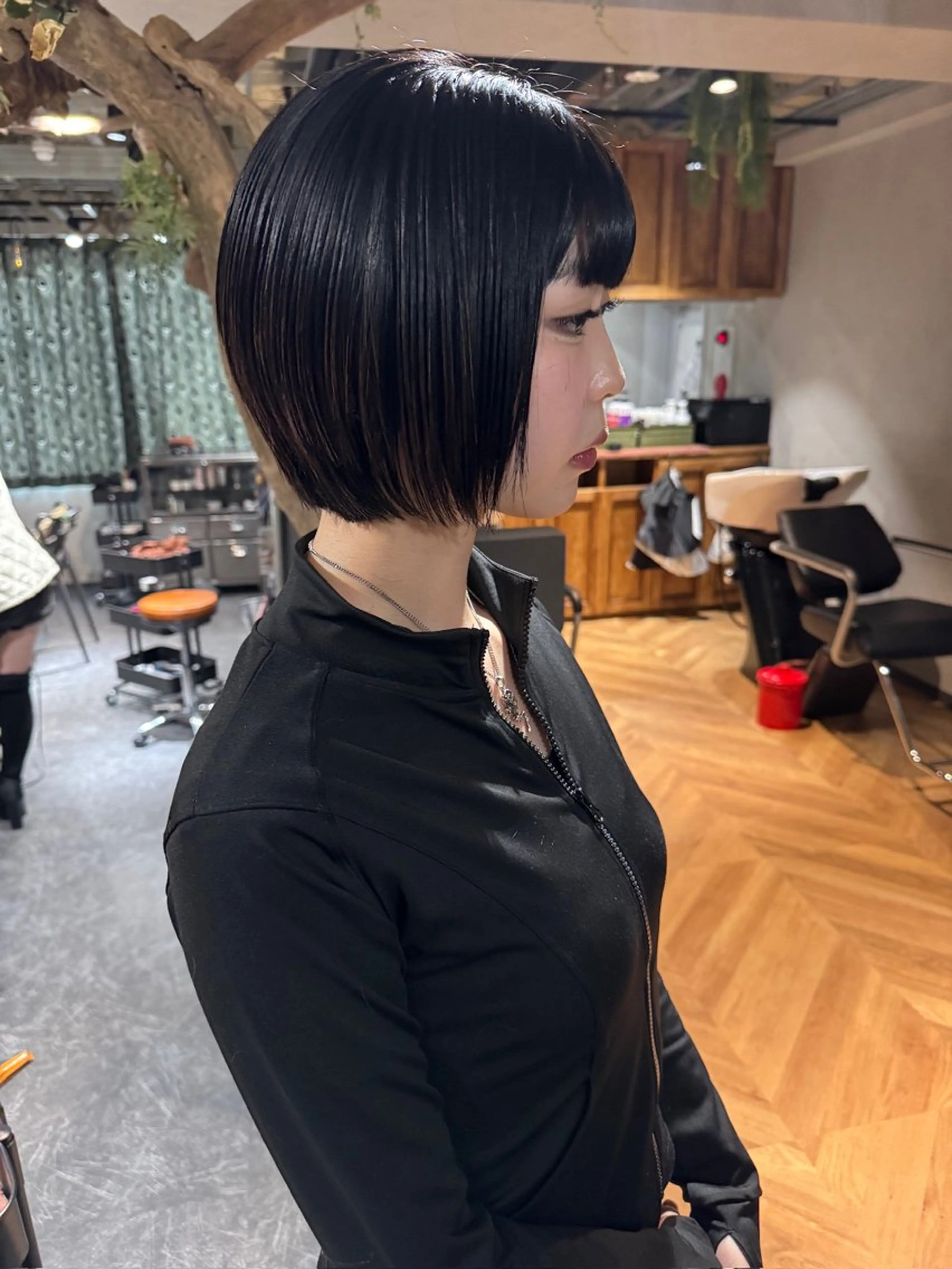 ショート ショートレイヤー 外国人風カラー 髪質改善 レイヤーカット ショートヘア カット トリートメント ravens デザインカラーのヘアスタイル