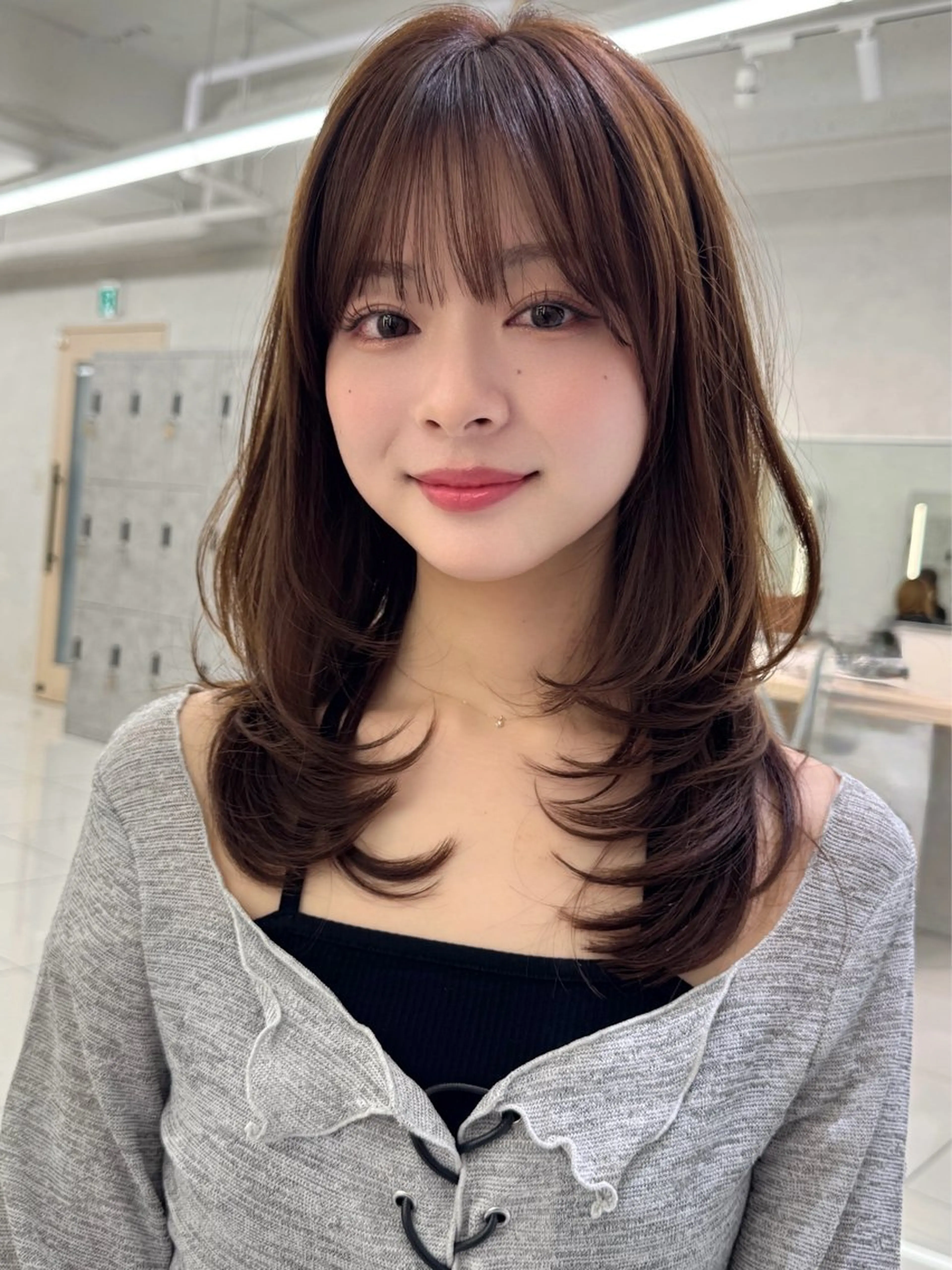 ロング 韓国風ヘア レイヤーカット ロング 小顔カット カット ヘアカラー トリートメント 三鷹で1番ショート ボブをカットする新谷のヘアスタイル