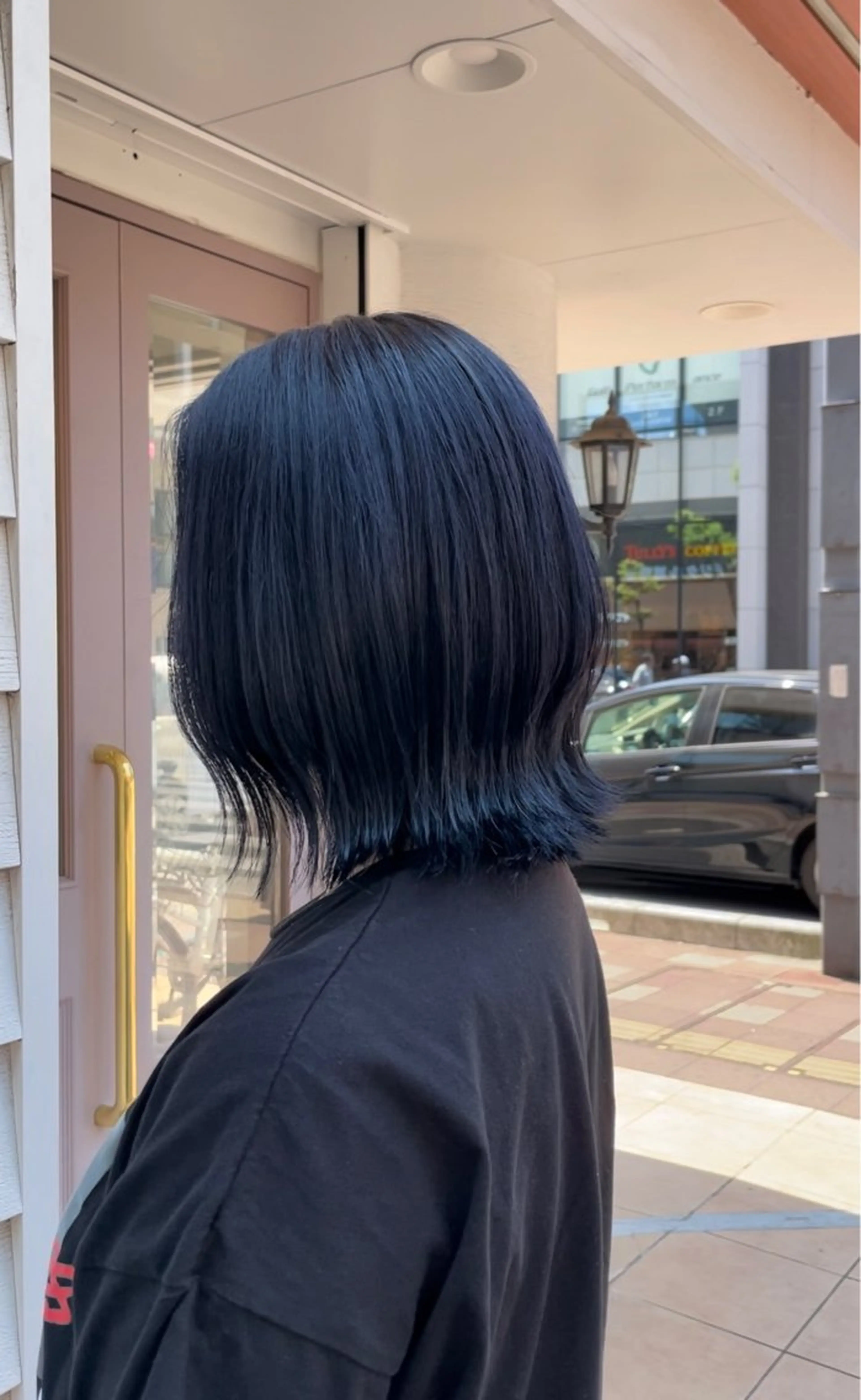 ミディアム カラー ヘアアレンジ 黒髪 ブリーチ ブルーカラー ブルーブラック ヘアカラー トリートメント miwa♡暖色カラー 盛れる顔周り.ヘアメのヘアスタイル
