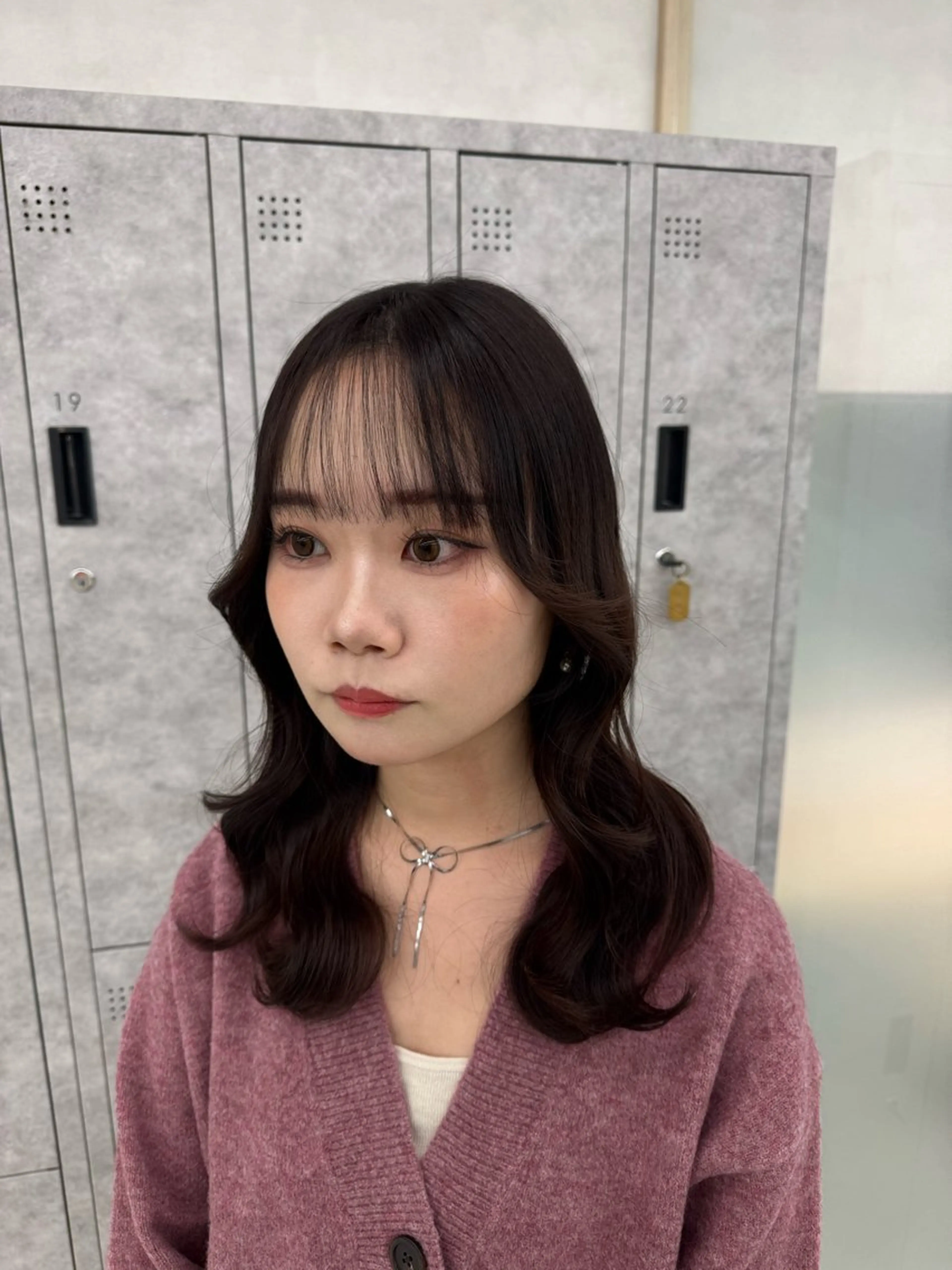 セミロング 韓国レイヤー/ 顔まわり/西野和裕のヘアスタイル