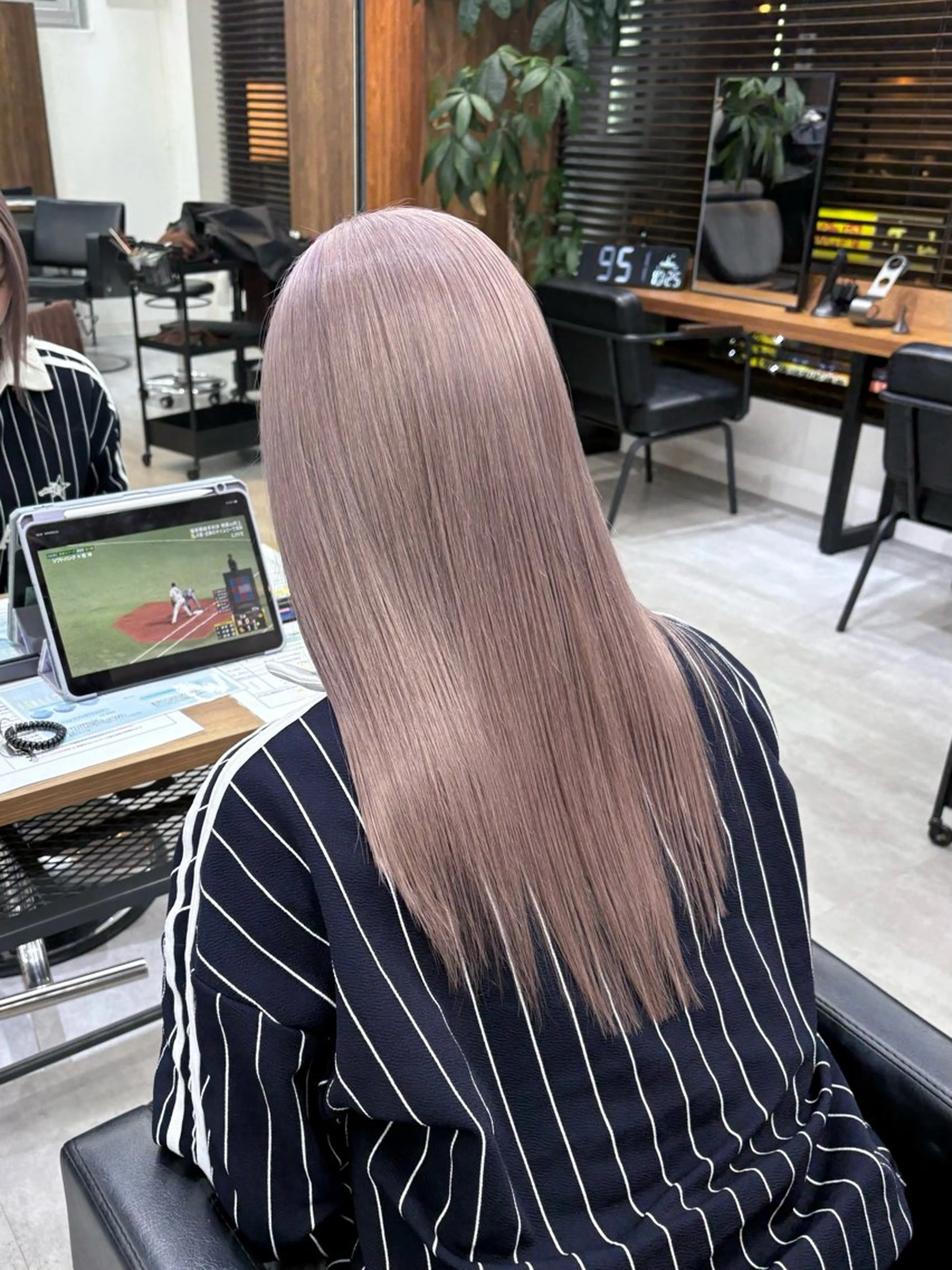 ロング カラー ブリーチ パープルカラー ヘアカラー トリートメント ENA💗NEXT /ハイトーンエクステのヘアスタイル