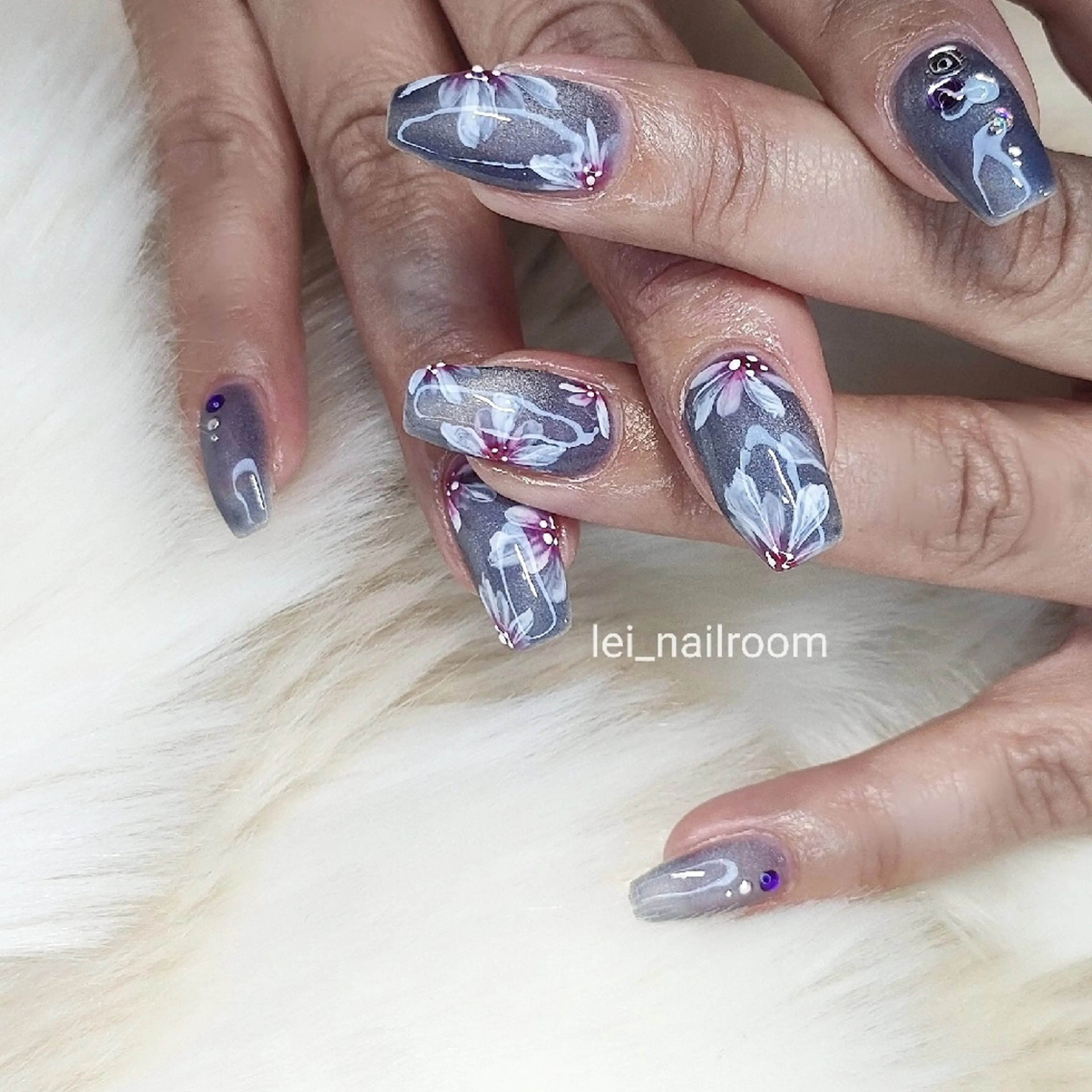 ネイル 桜ネイル マグネットネイル 持ち込み ネイビー lei🌼 nailroomのネイルデザイン