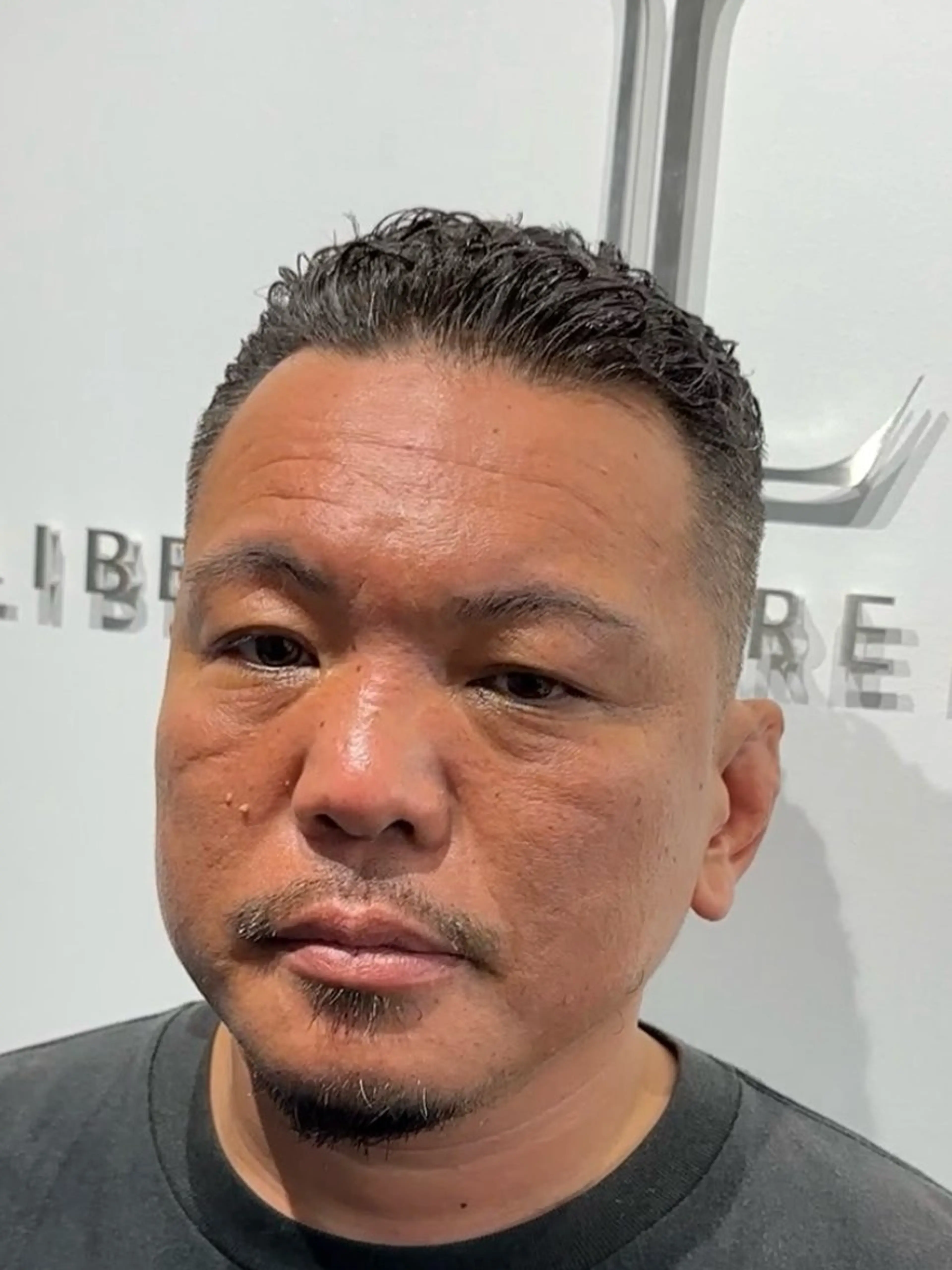 ショート パーマ メンズ フェードカット 濡れパン スキンフェード カット パーマ 💈神技メンズカット 大沢カズキ✂︎のヘアスタイル