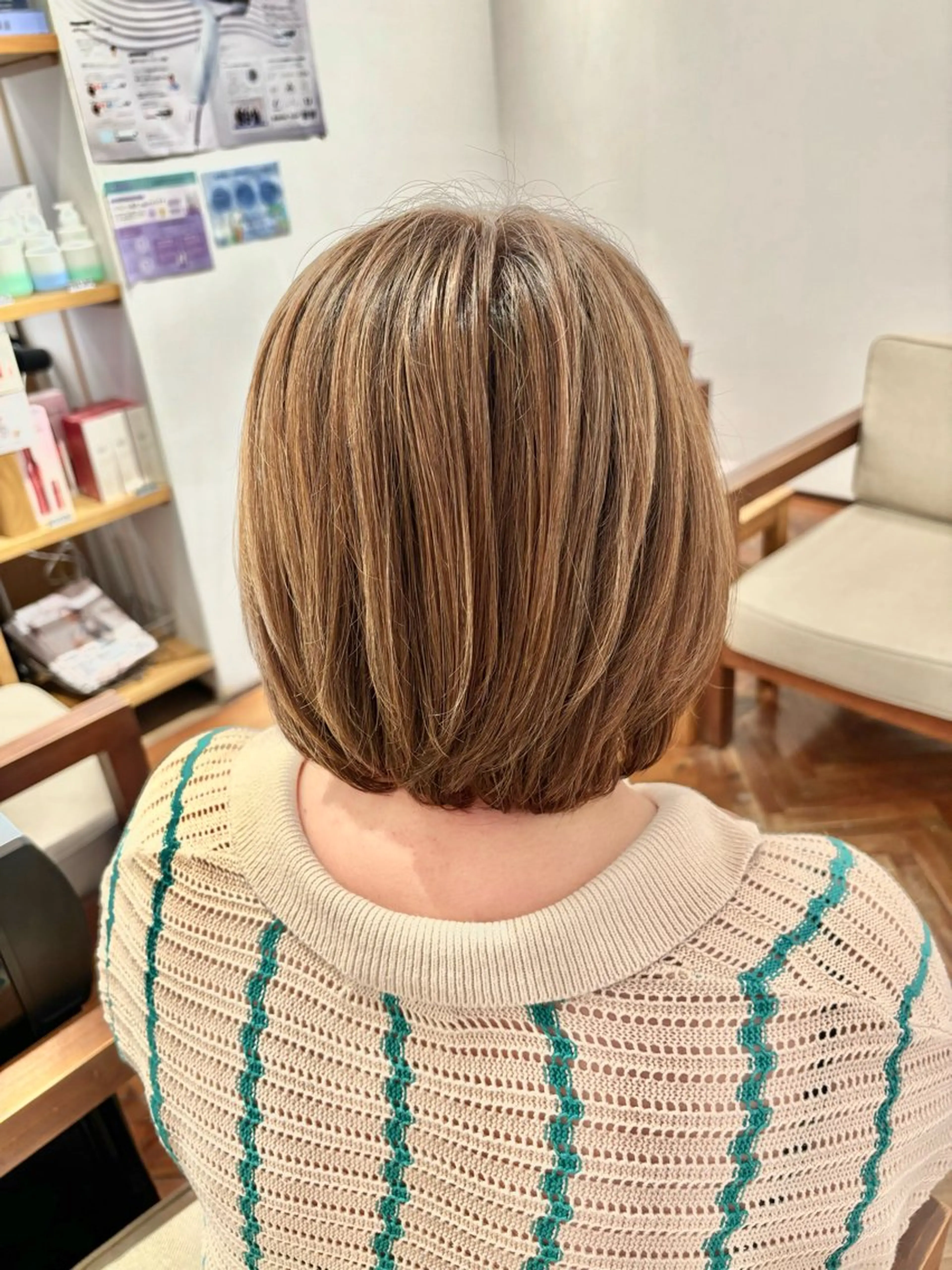 ショート カラー イヤリングカラー ハイライトカラー イルミナカラー ボブ ハイライト comfy(コンフィー)所属・秋山知穂ショート/ 縮毛矯正はお任せ🧸のヘアスタイル