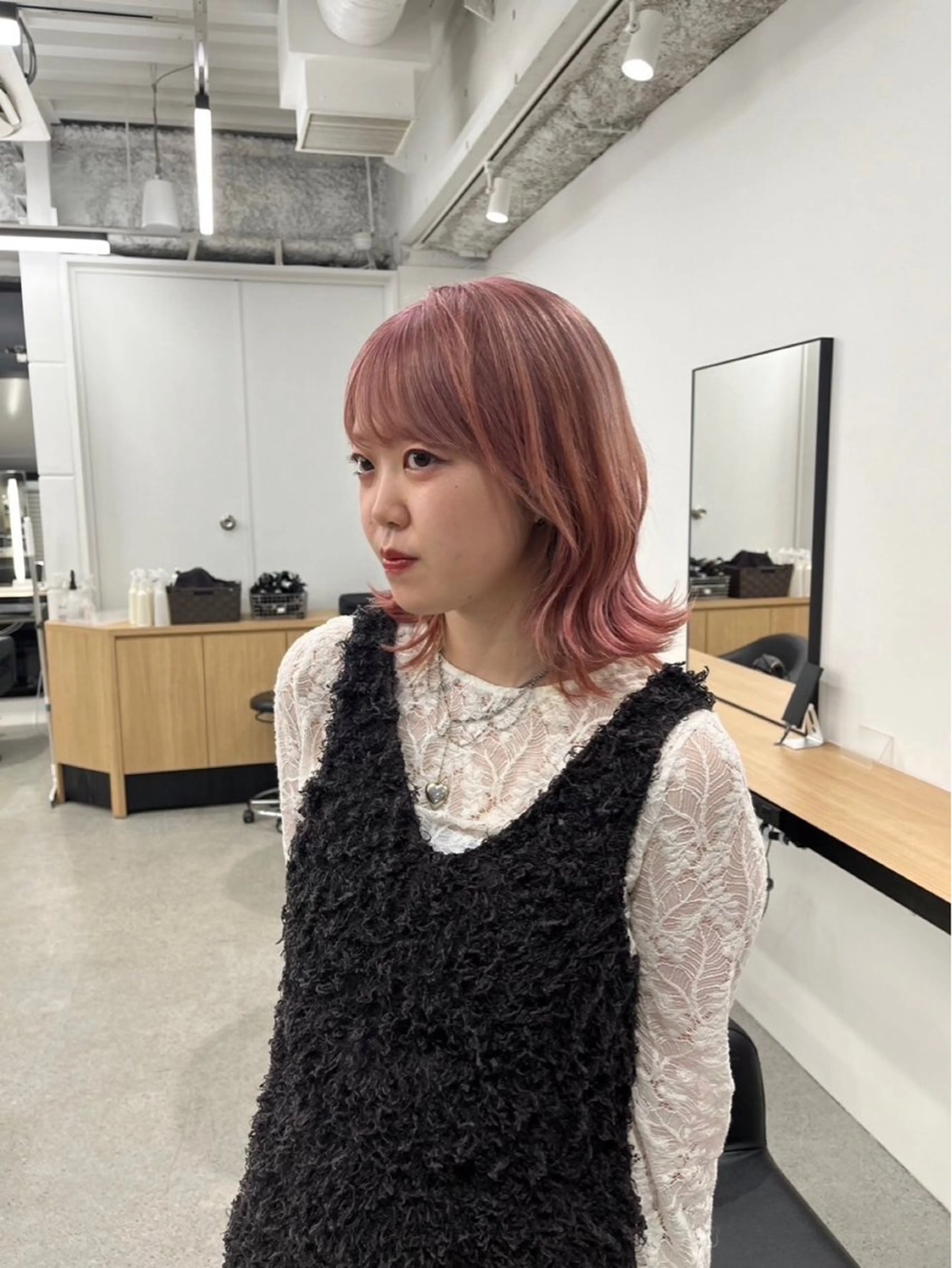 ミディアム ミディアムレイヤー レイヤーカット 縮毛矯正/ハイトーン /パーマ/せき🧸のヘアスタイル