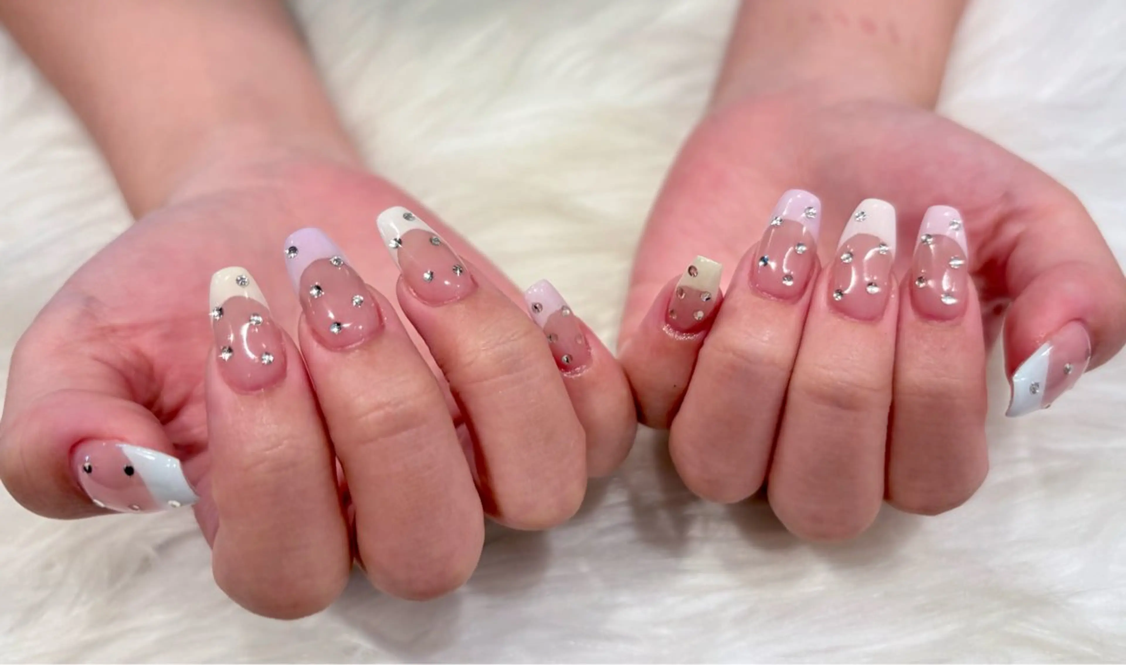 ネイル フレンチネイル ストーンネイル Nobody_ Minのネイルデザイン