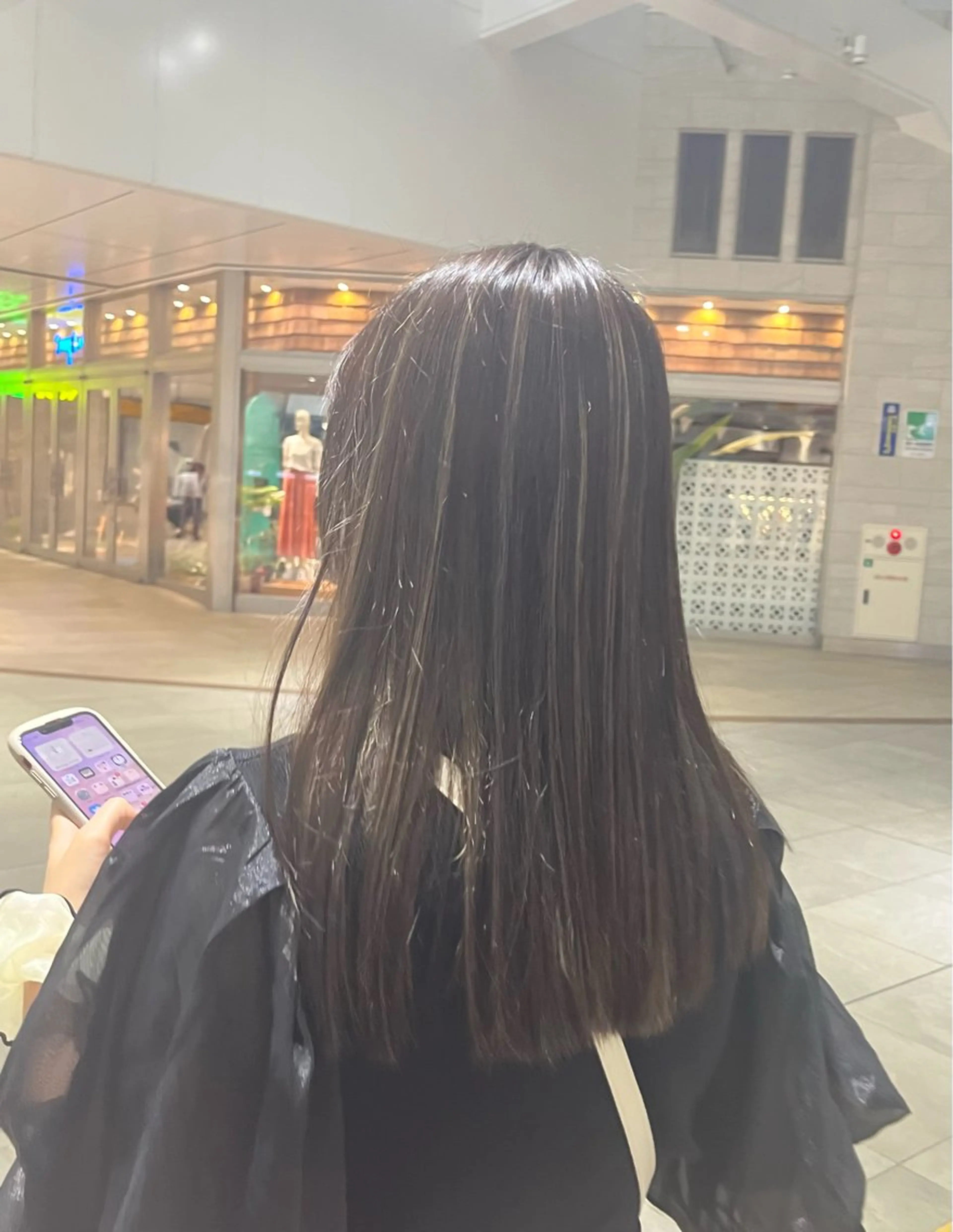ポイントカラーでオシャレに🪐ハイライトorインナーカラー+似合わせカット💖の写真