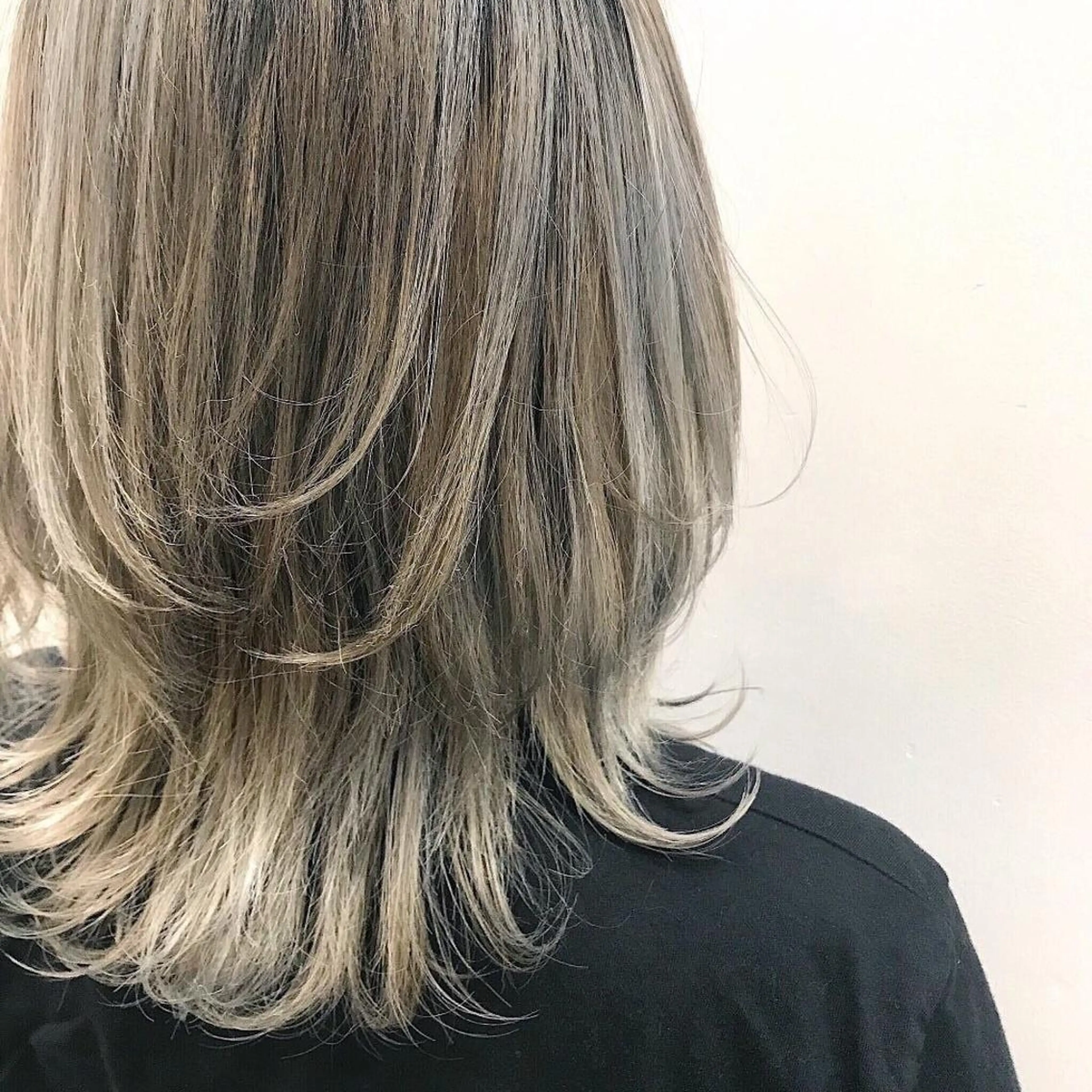 ショート カラー アッシュ ミルクティーアッシュ TAKA 【髪質改善】のヘアスタイル