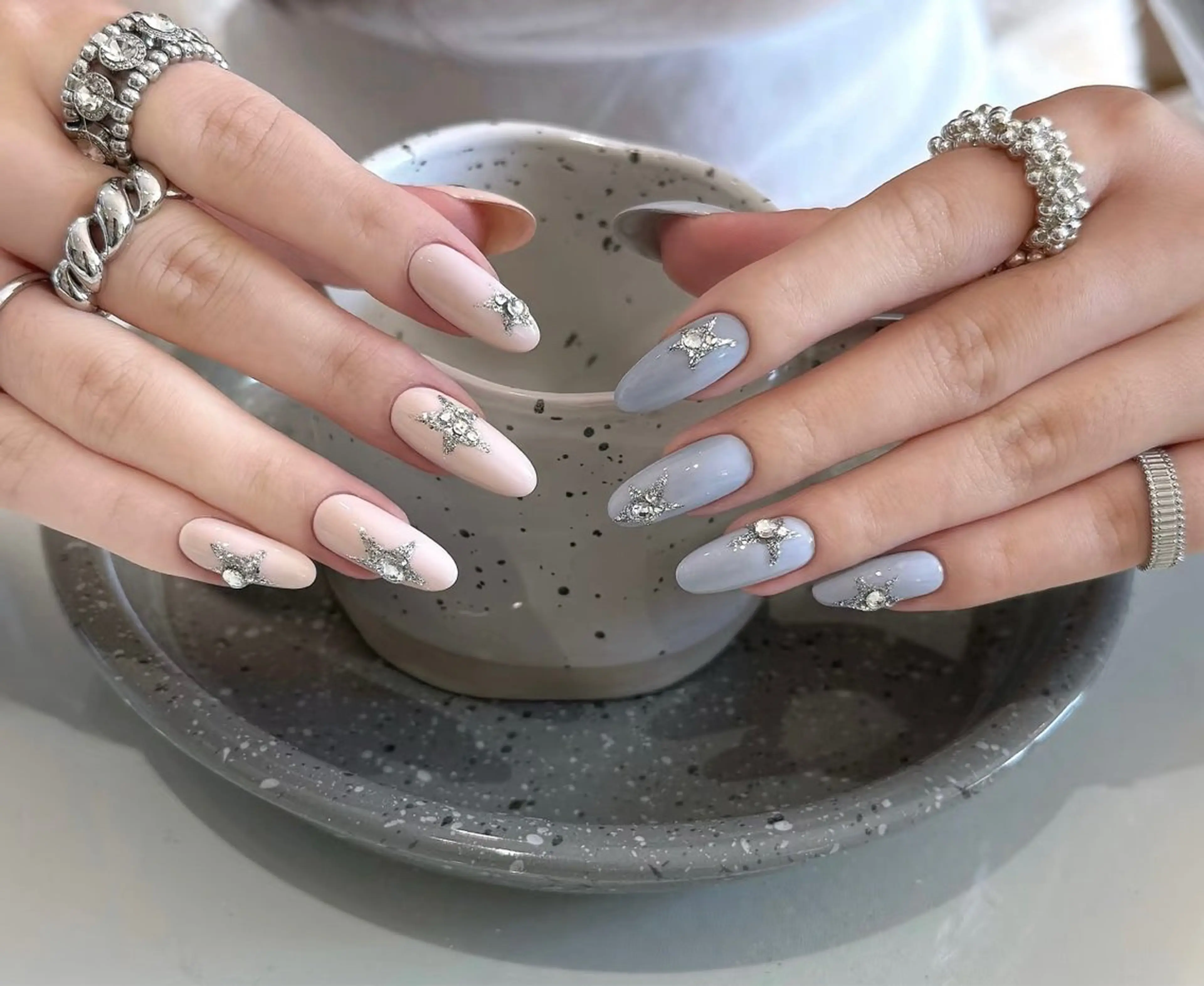 ネイル アートネイル オーロラネイル チークネイル フレンチネイル ガラスフレンチ ハンドネイル 🎀YooLi Nail salonのネイルデザイン