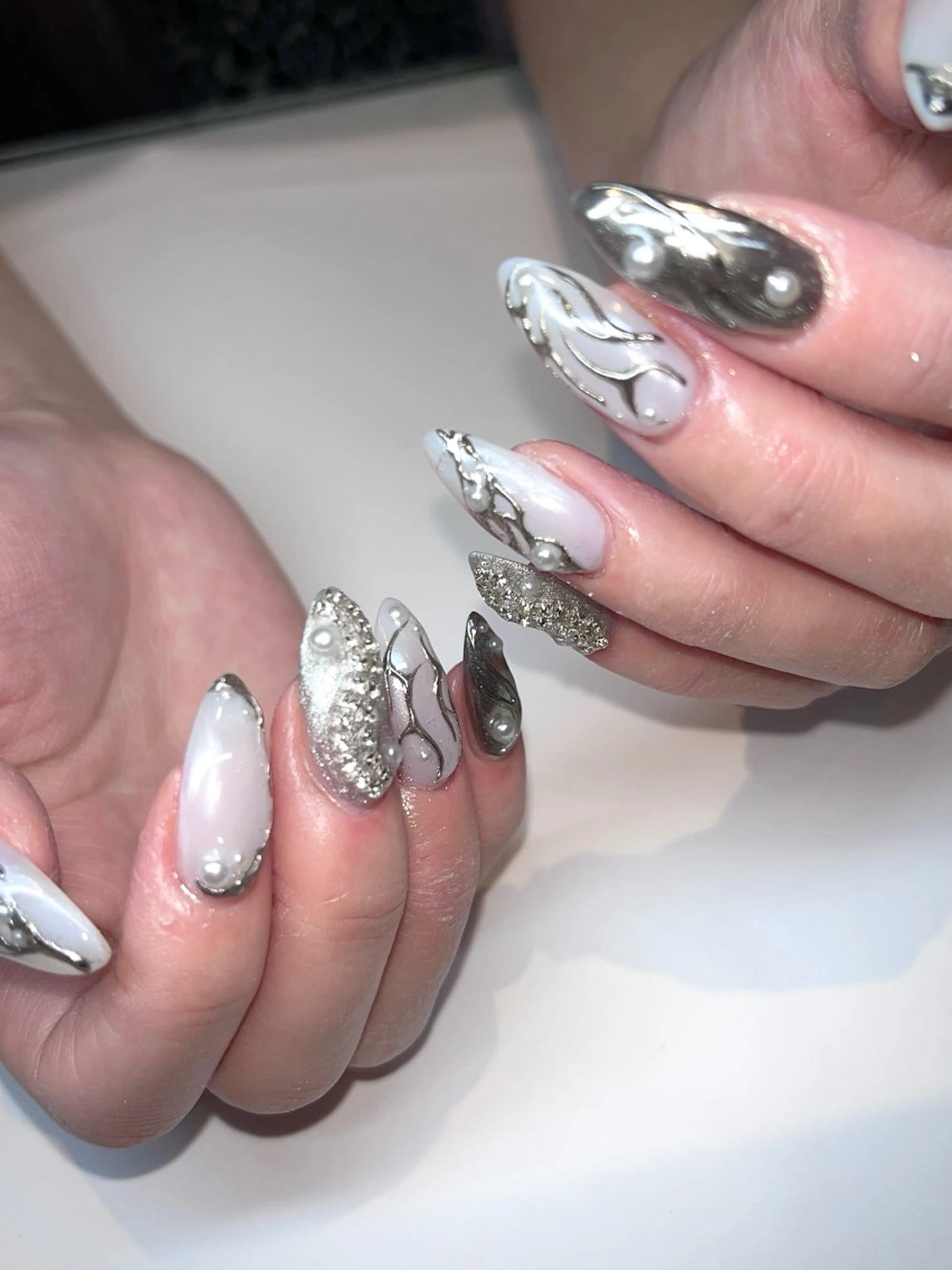 ネイル ハンドネイル moca心斎橋店 Aina🐈⬛🤍のネイルデザイン