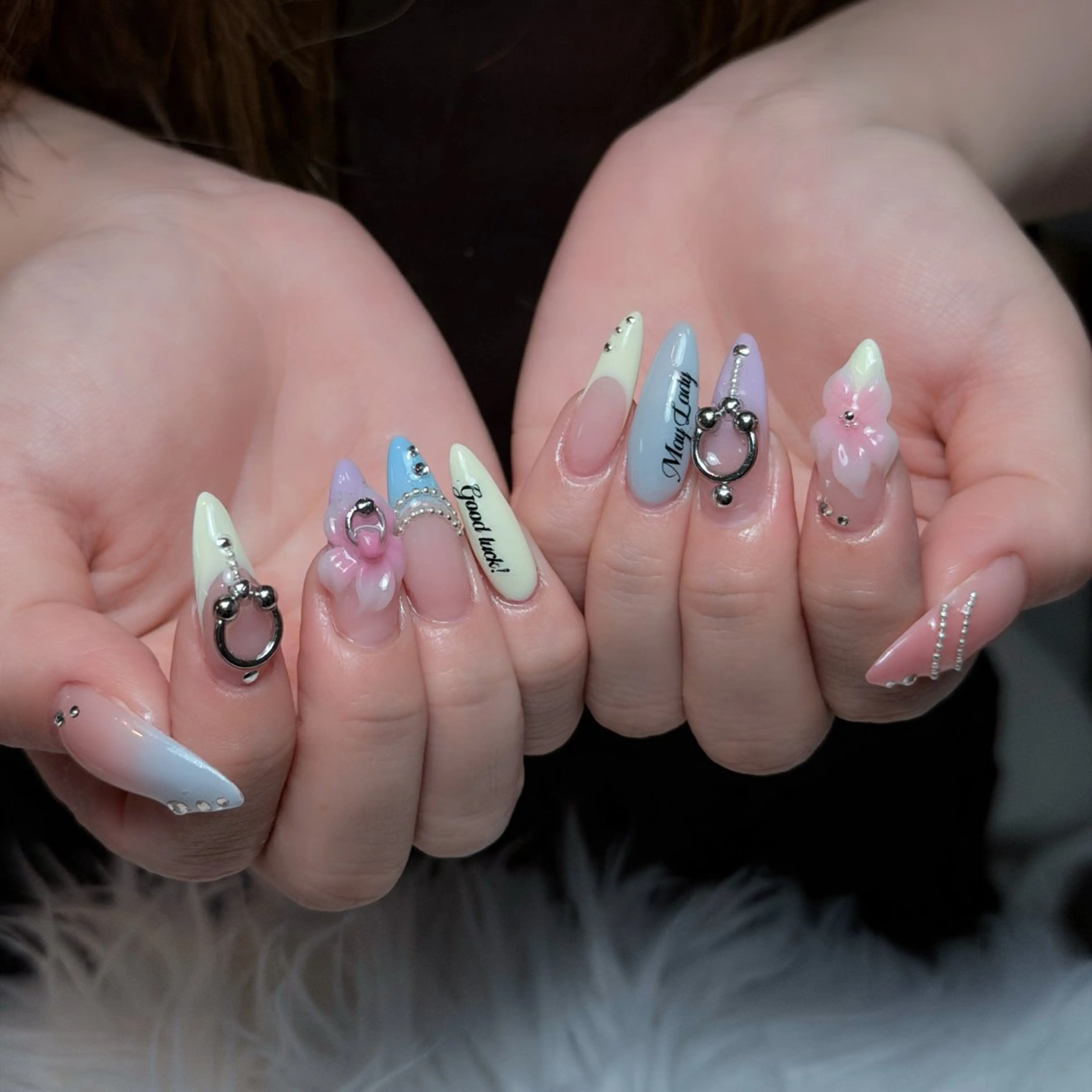 ネイル チークネイル ドット フレンチネイル グラデーション ハート ハンドネイル Julli NailStudioのネイルデザイン