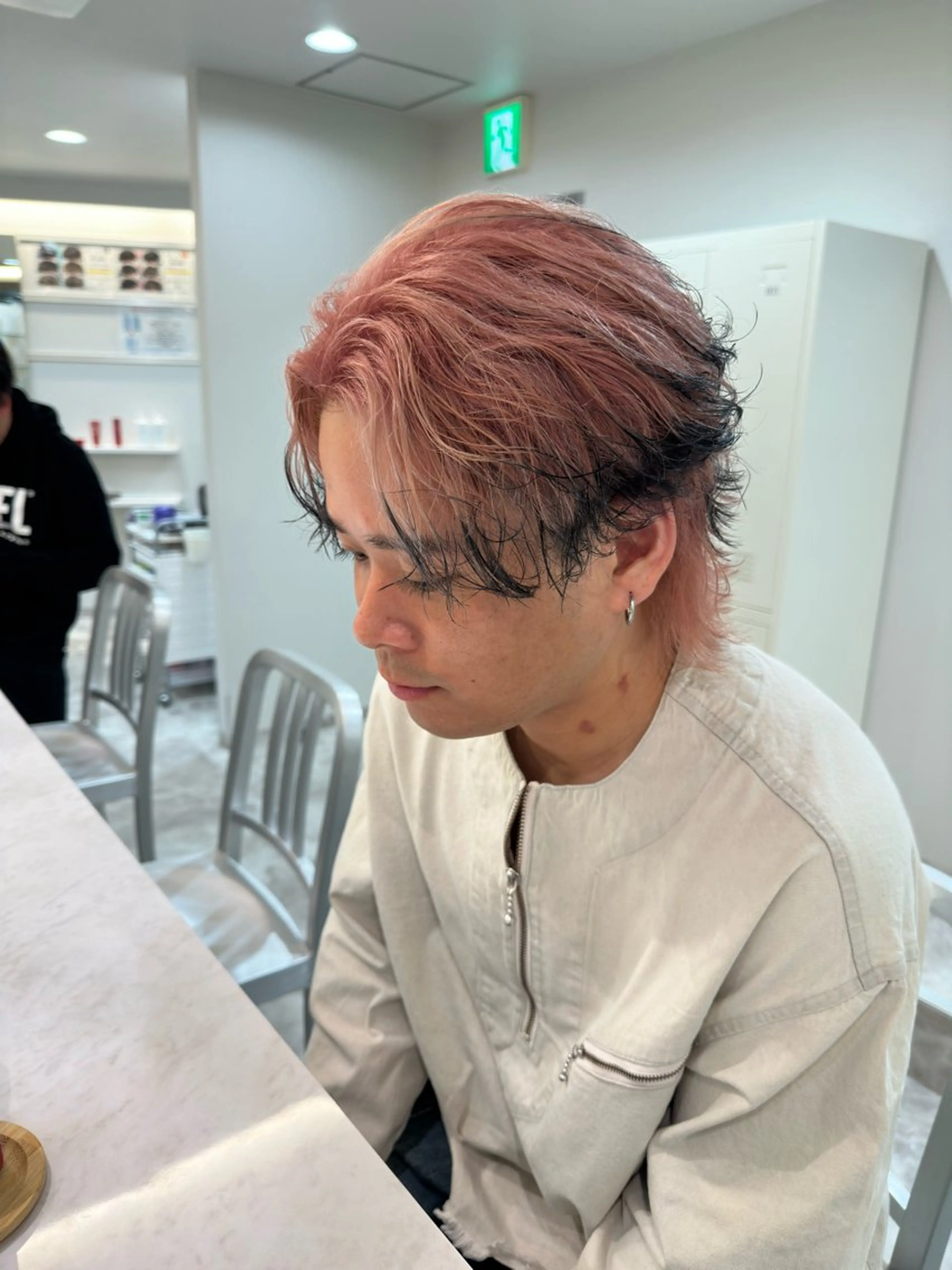 ミディアム カラー メンズ メンズブリーチ メンズハイトーン 黒髪 ブリーチ ハイトーンカラー カット ヘアカラー ヘアセット DAZZLE hair BLAST所属・メンズ美容師/ フェザー/池戸晴也のヘアスタイル