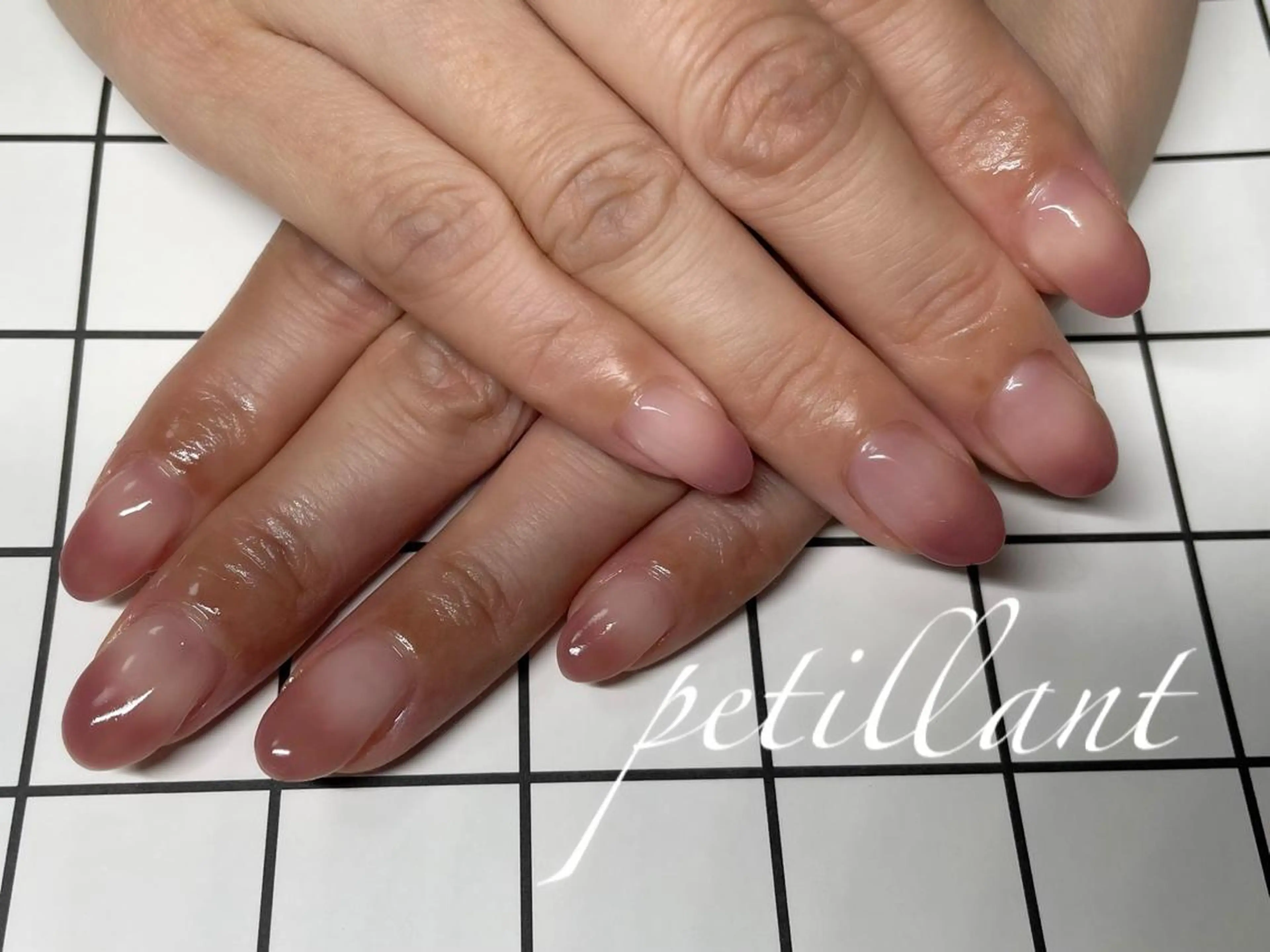 ネイル グラデーション オフィスネイル ピンク nail salon petillantのネイルデザイン