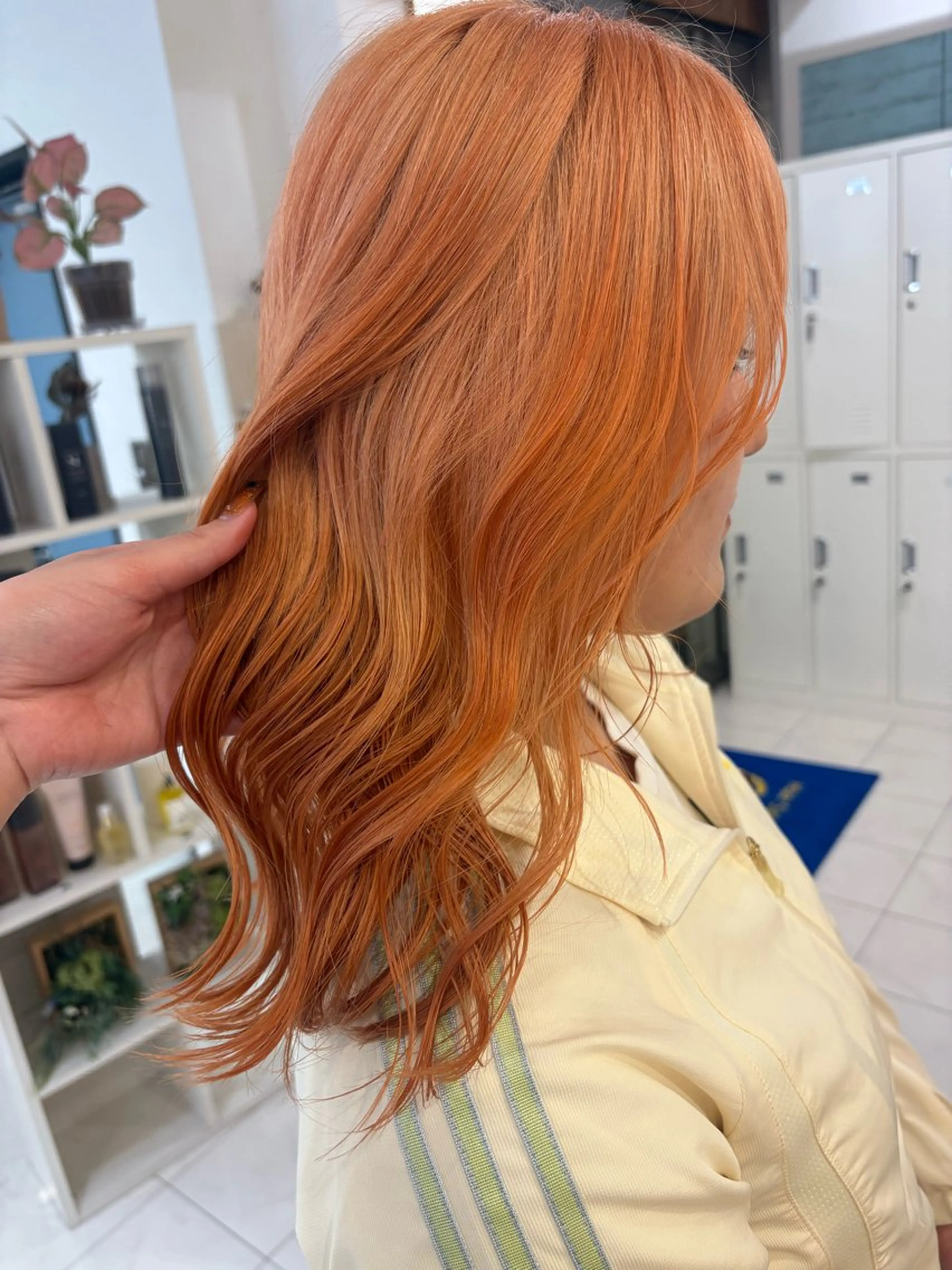 ミディアム カラー ブリーチ オレンジ カット ヘアカラー レイヤー/ブリーチ /ユウカのヘアスタイル