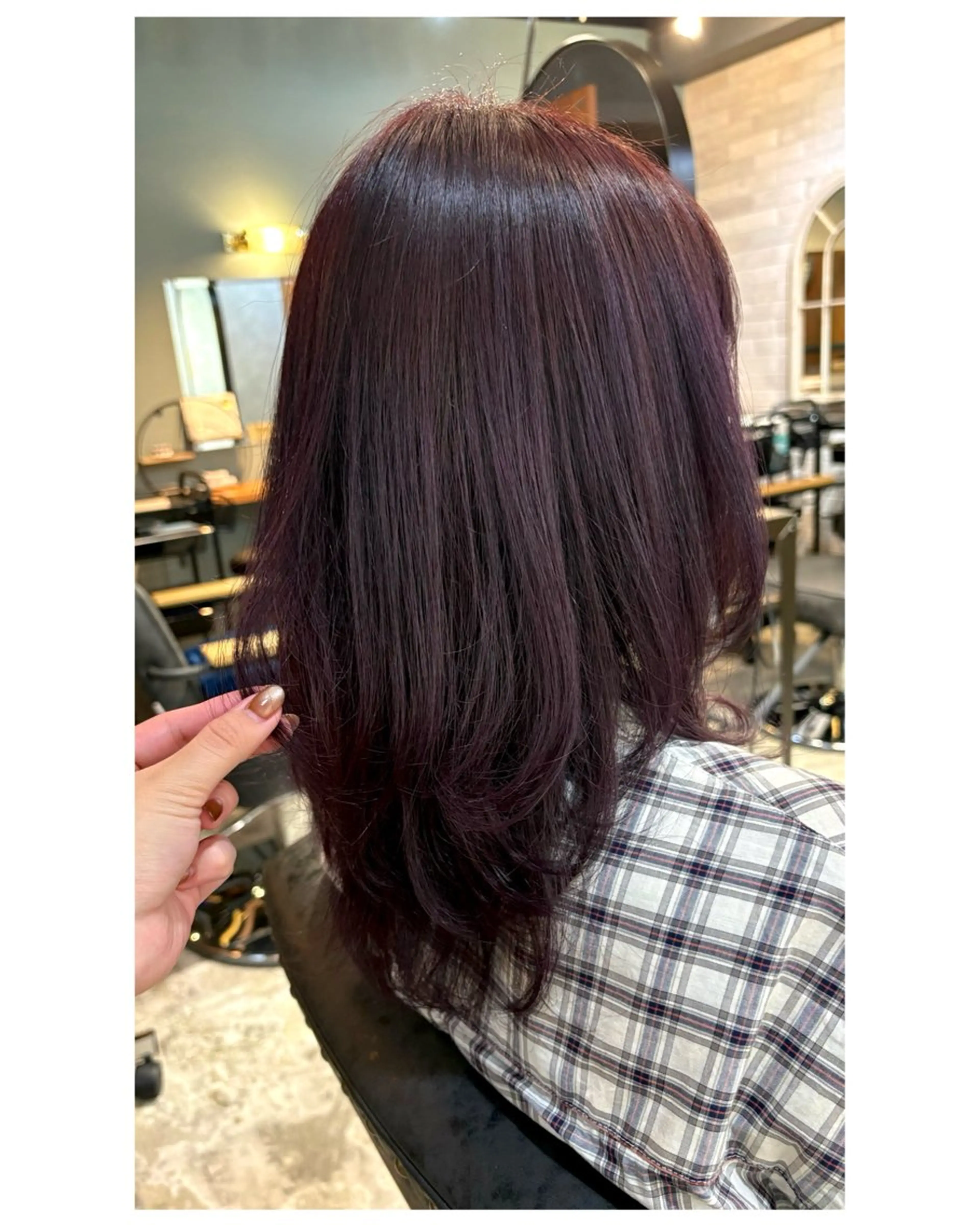 セミロング カラー ブリーチ ボルドーカラー トリートメント ウルフカット Airi★ 似合わせレイヤーのヘアスタイル
