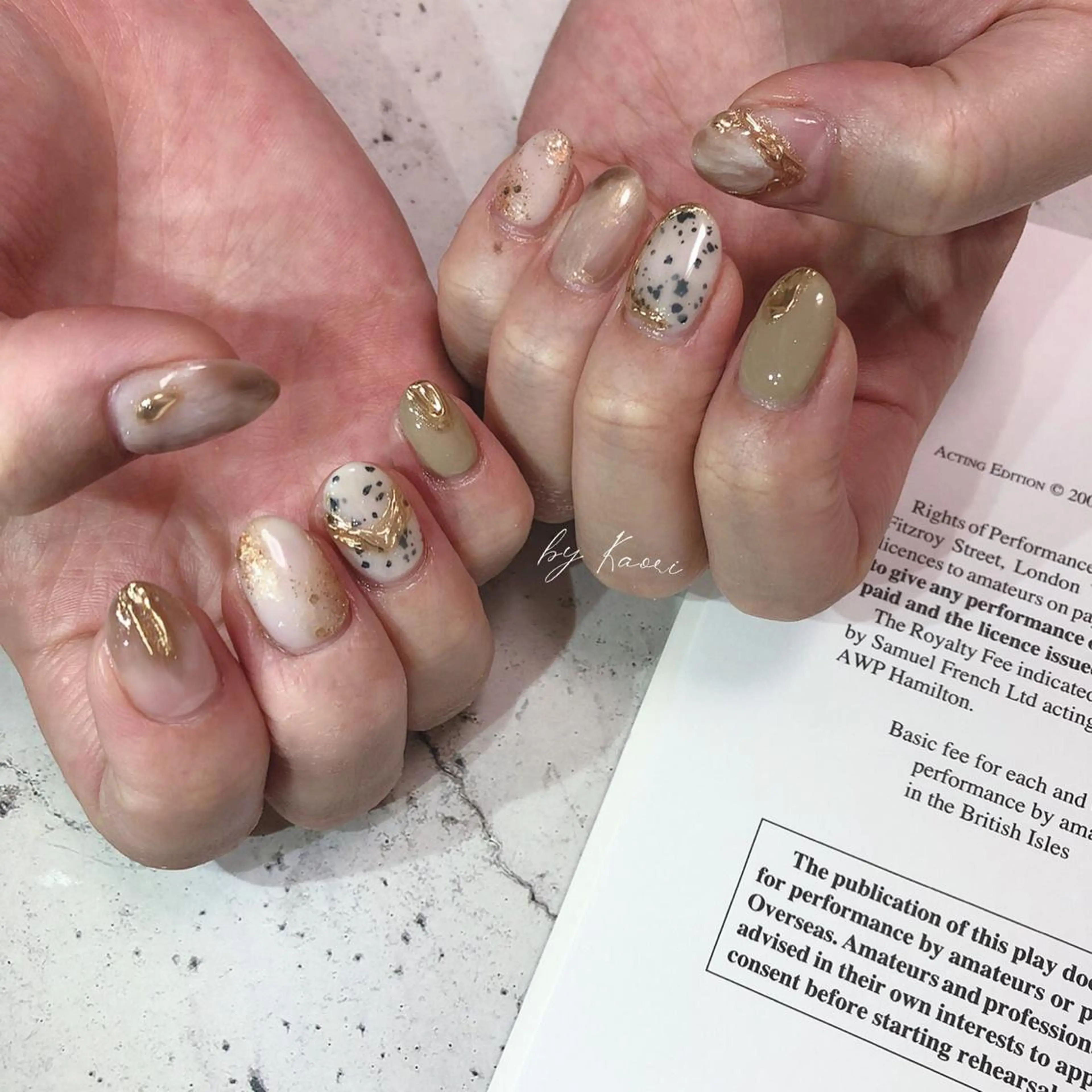 ネイル オーロラネイル ブラウン カジュアル フットネイル フレンチネイル ハンドネイル _Defi_ by Kaoriのネイルデザイン