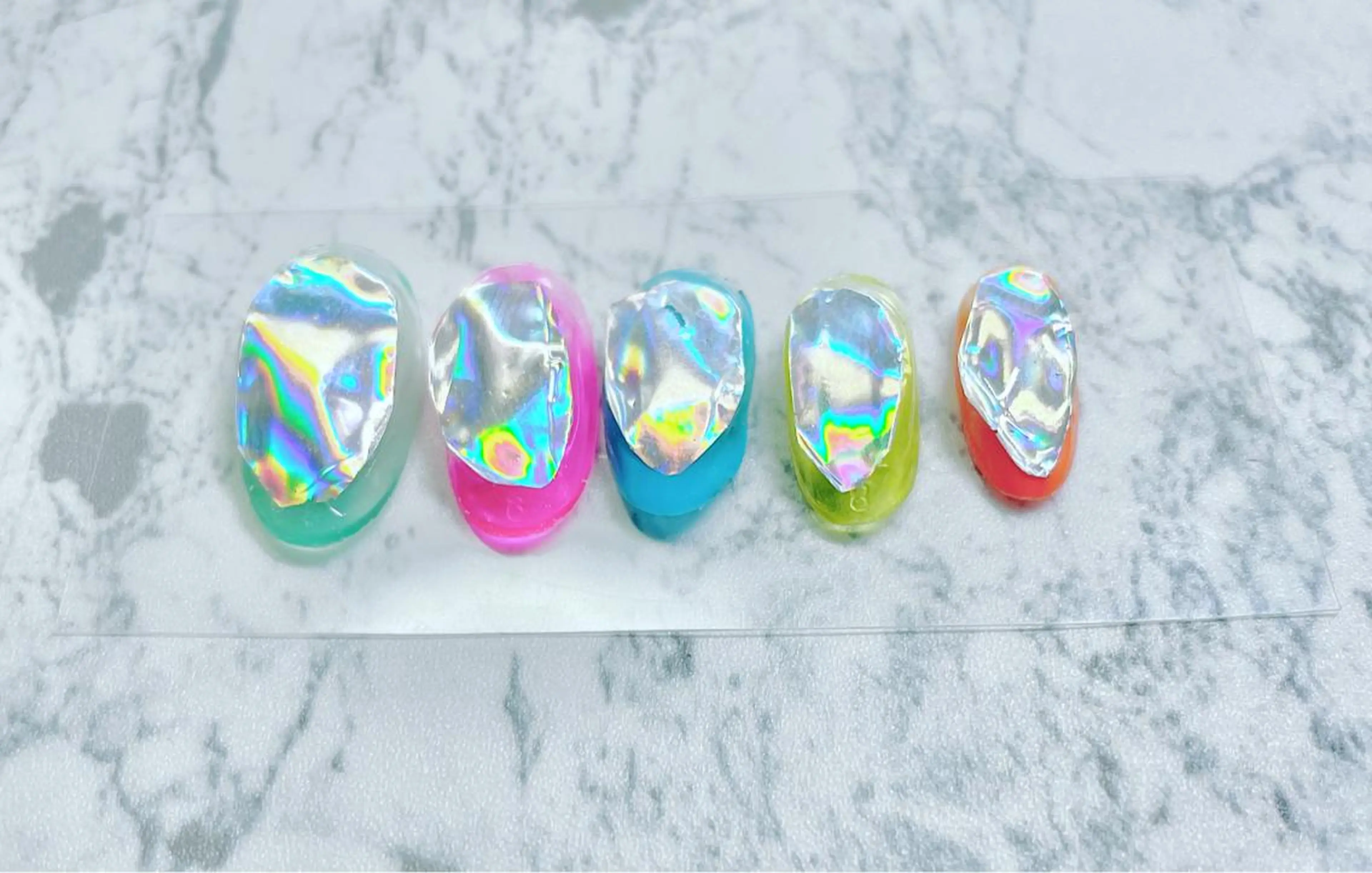 ネイル オーロラネイル doux BORIEのネイルデザイン