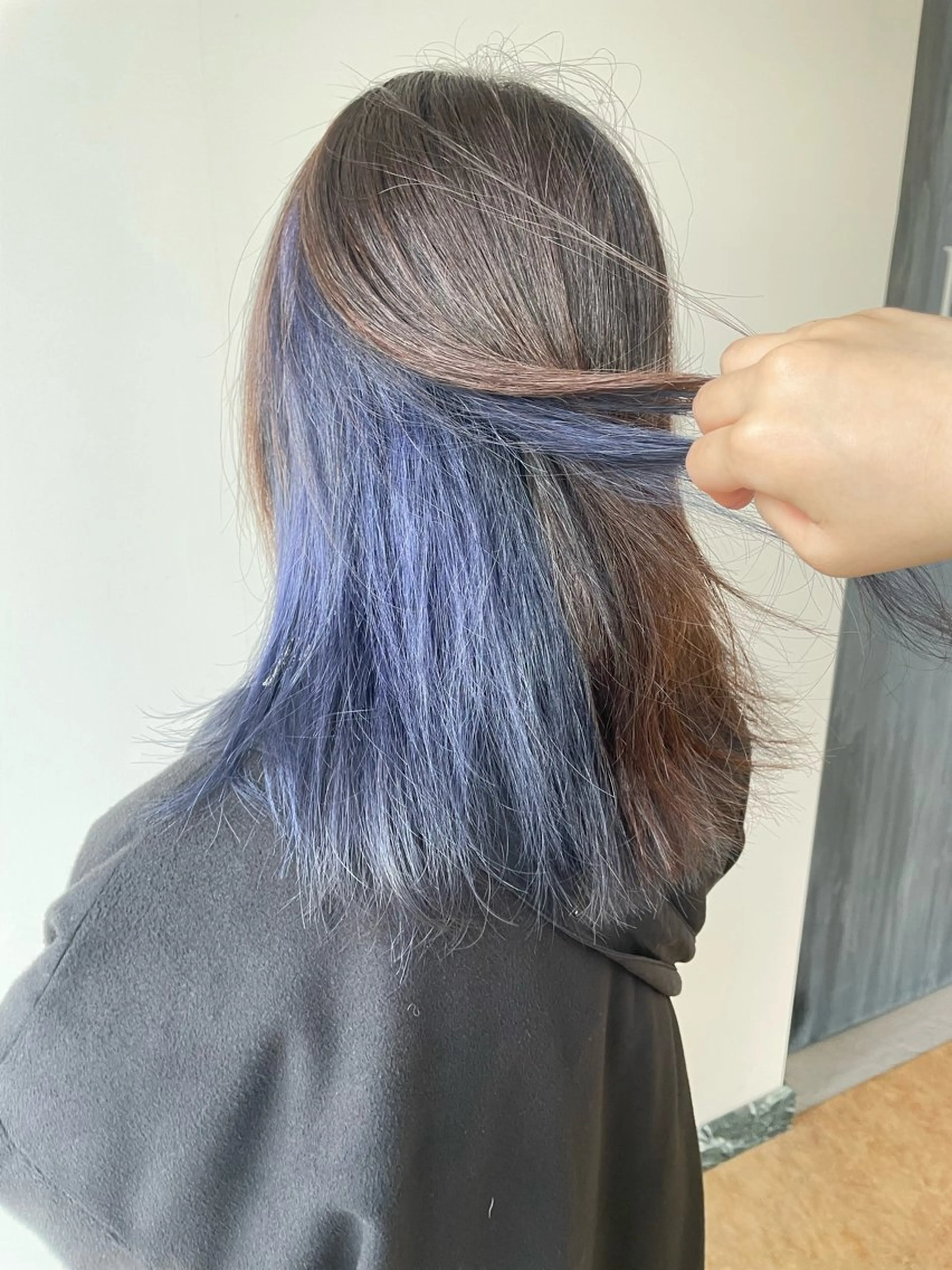 カラー ブリーチ インナーカラー 大賀 チサトのヘアスタイル