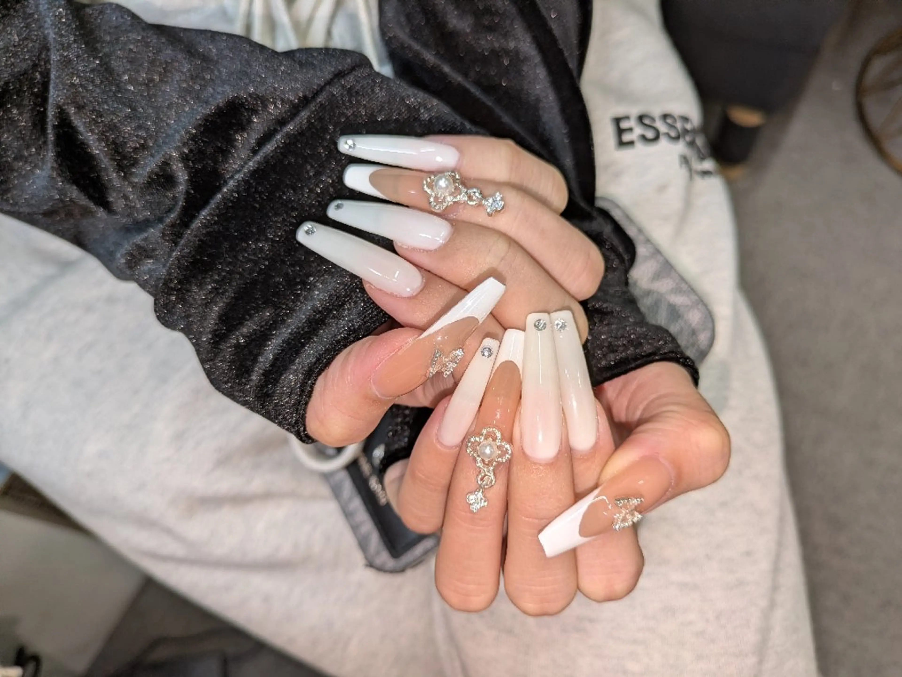 ネイル ロングネイル ホワイト ハンドネイル nailsalon J&K所属・J&K🤍ひらた 当日OK❣️のネイルデザイン