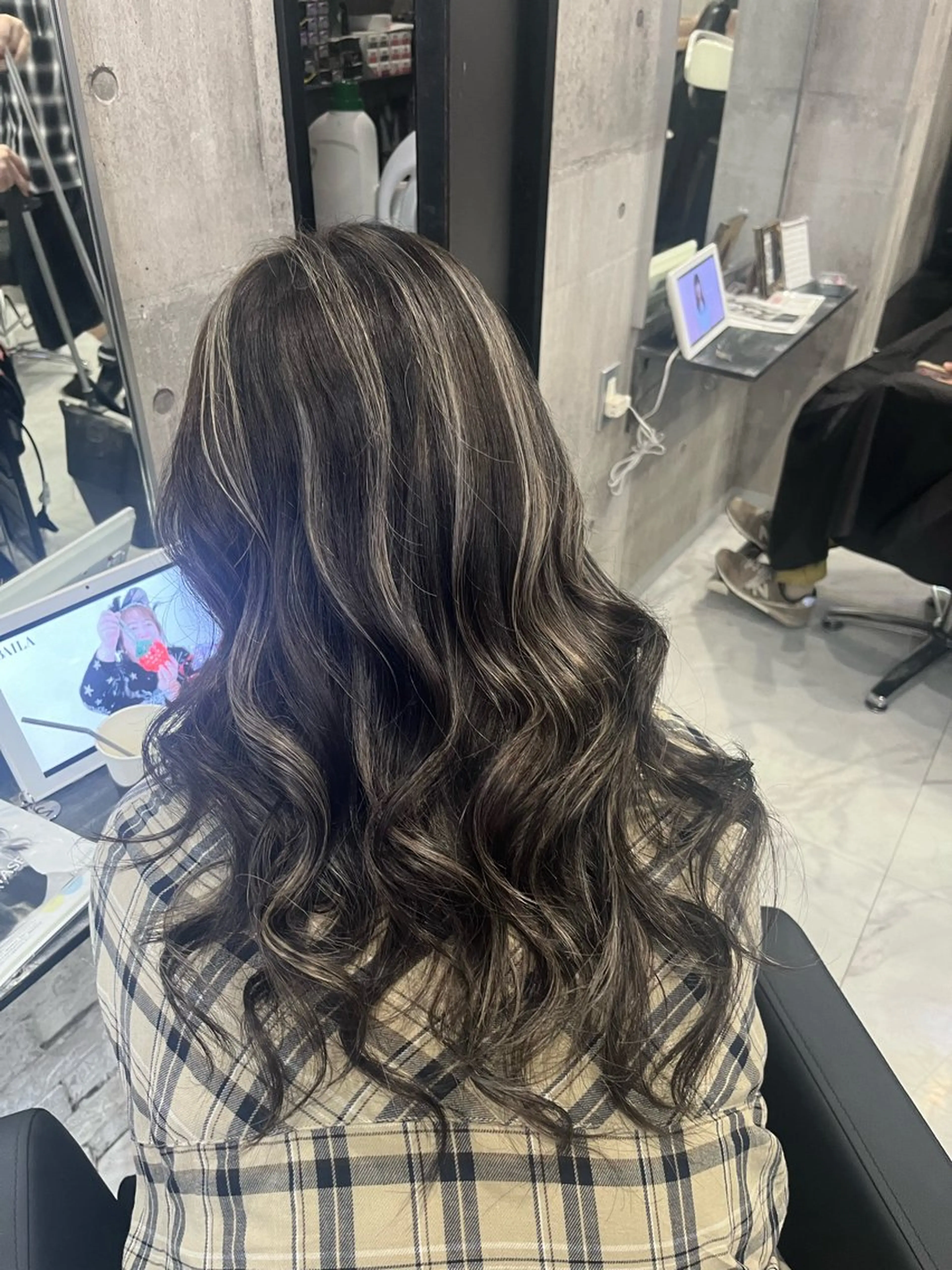 ロング ハイライト ヘアカラー トリートメント 🎀柔らか暖色カラ ー💕sayakaのヘアスタイル