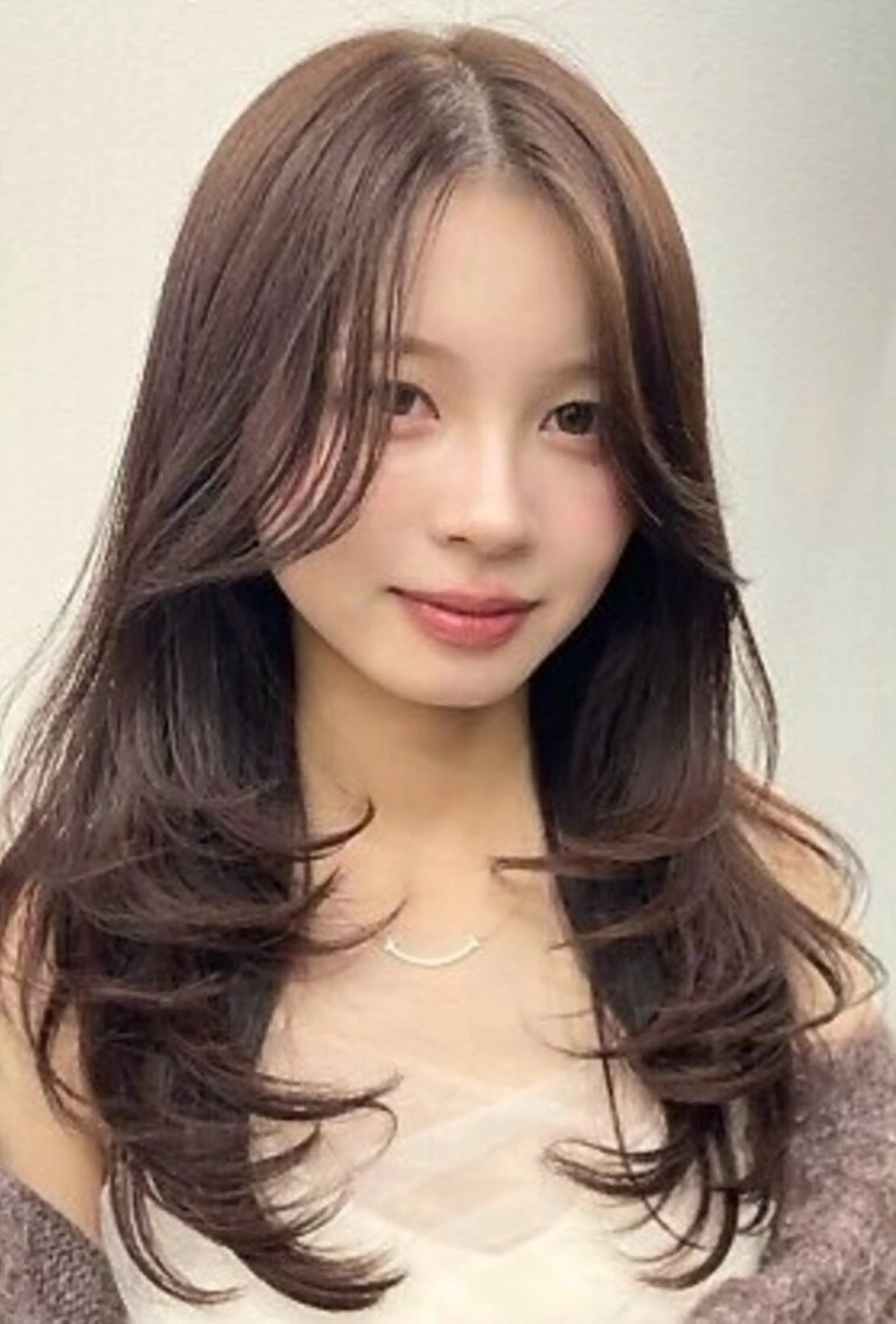 ロング 白岩 実華のヘアスタイル