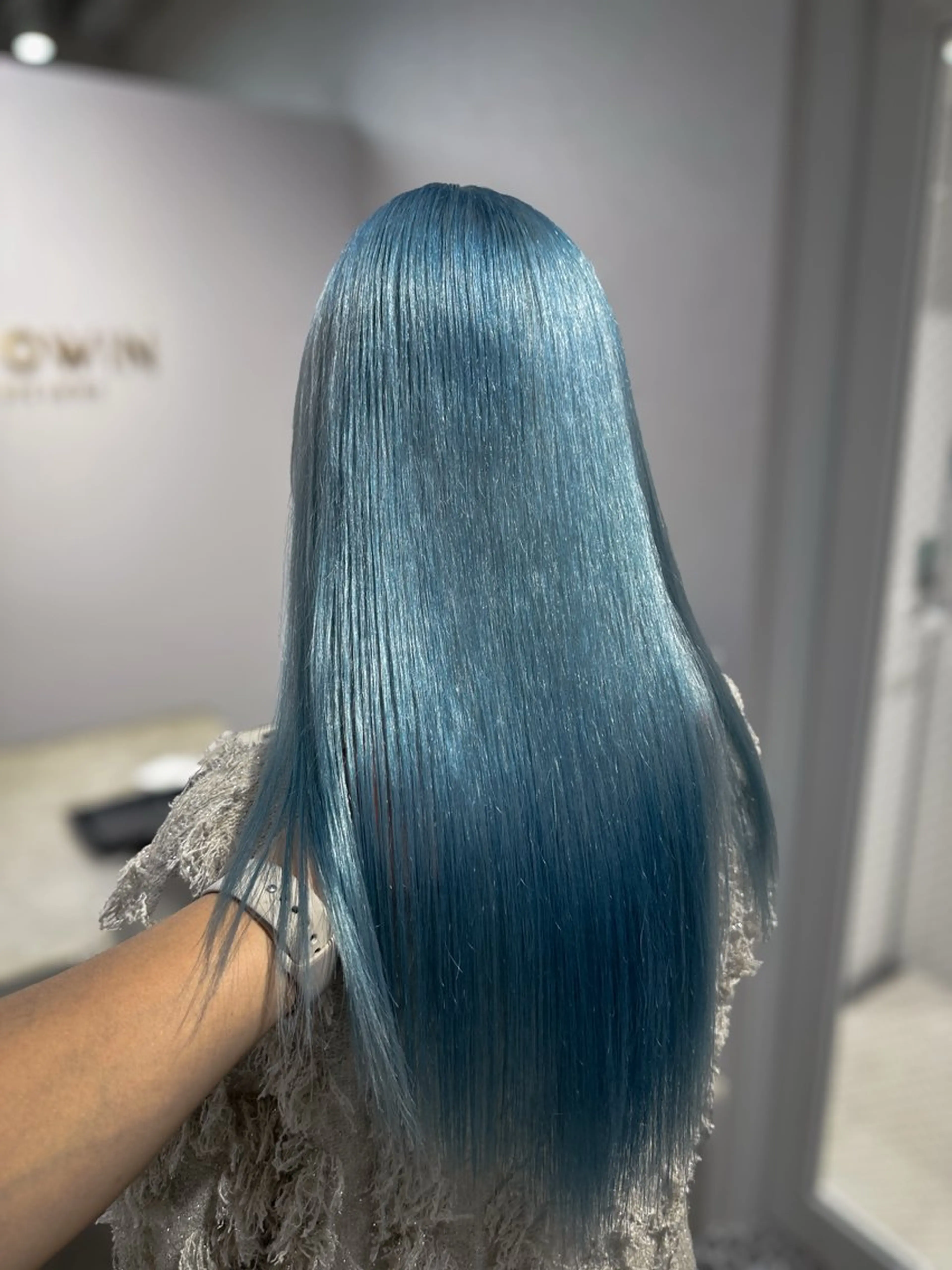 ロング カラー ハイトーン/ ブリーチ/縮毛矯正のヘアスタイル