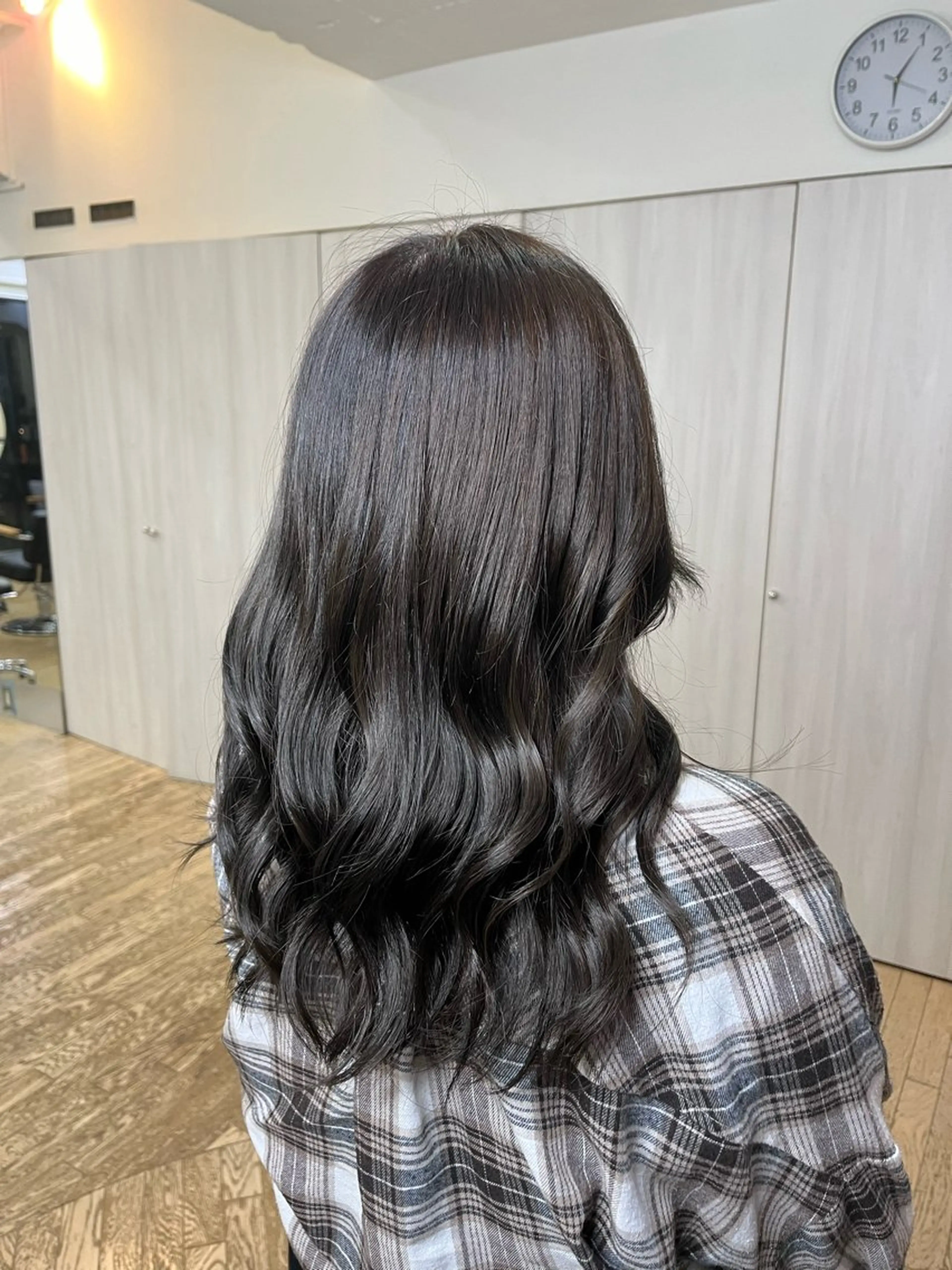 セミロング アッシュ アッシュグレー アッシュグレージュ ヘアカラー デザインカラー/ ブリーチ/コーンロウのヘアスタイル