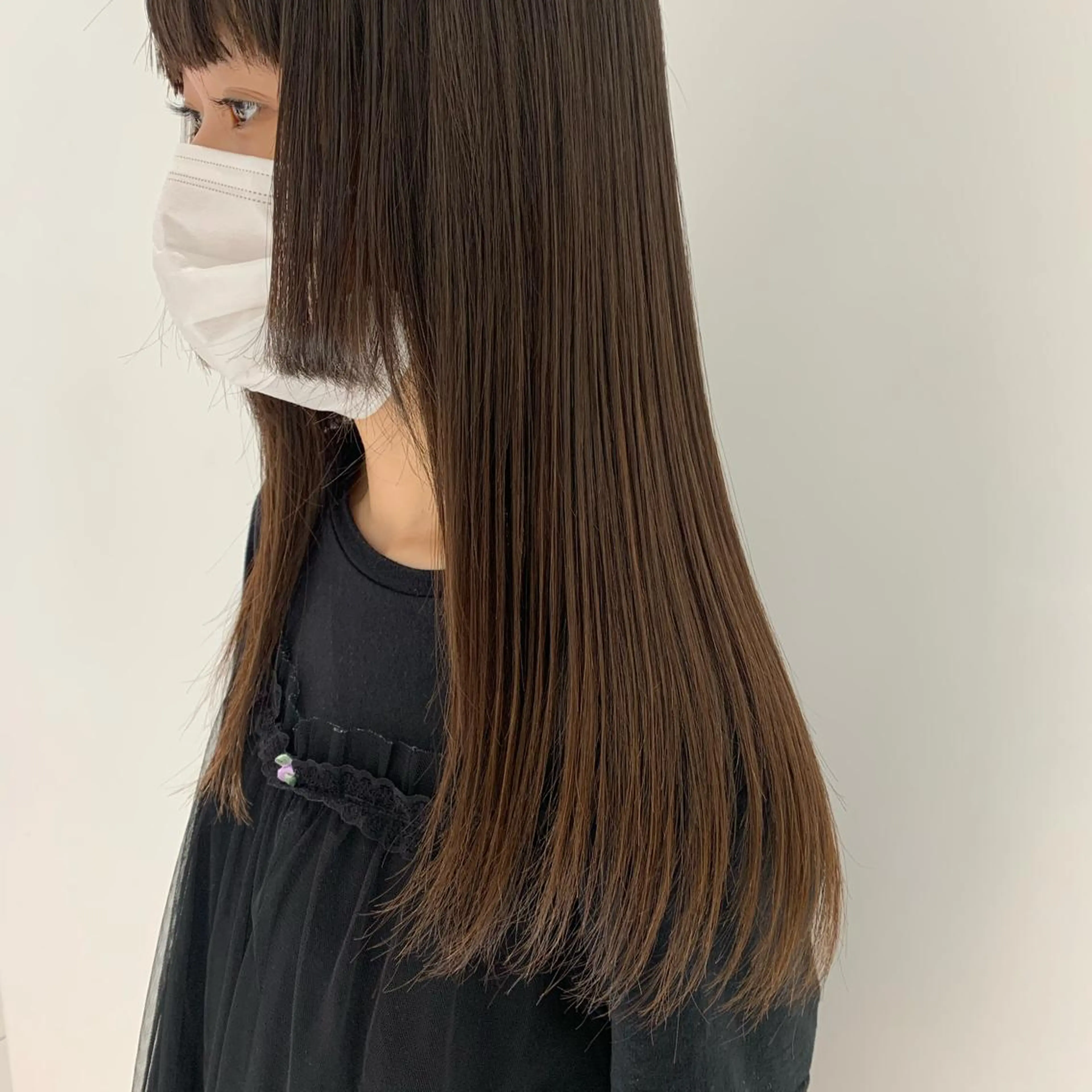ロング SAKINO. ベージュカラーのヘアスタイル