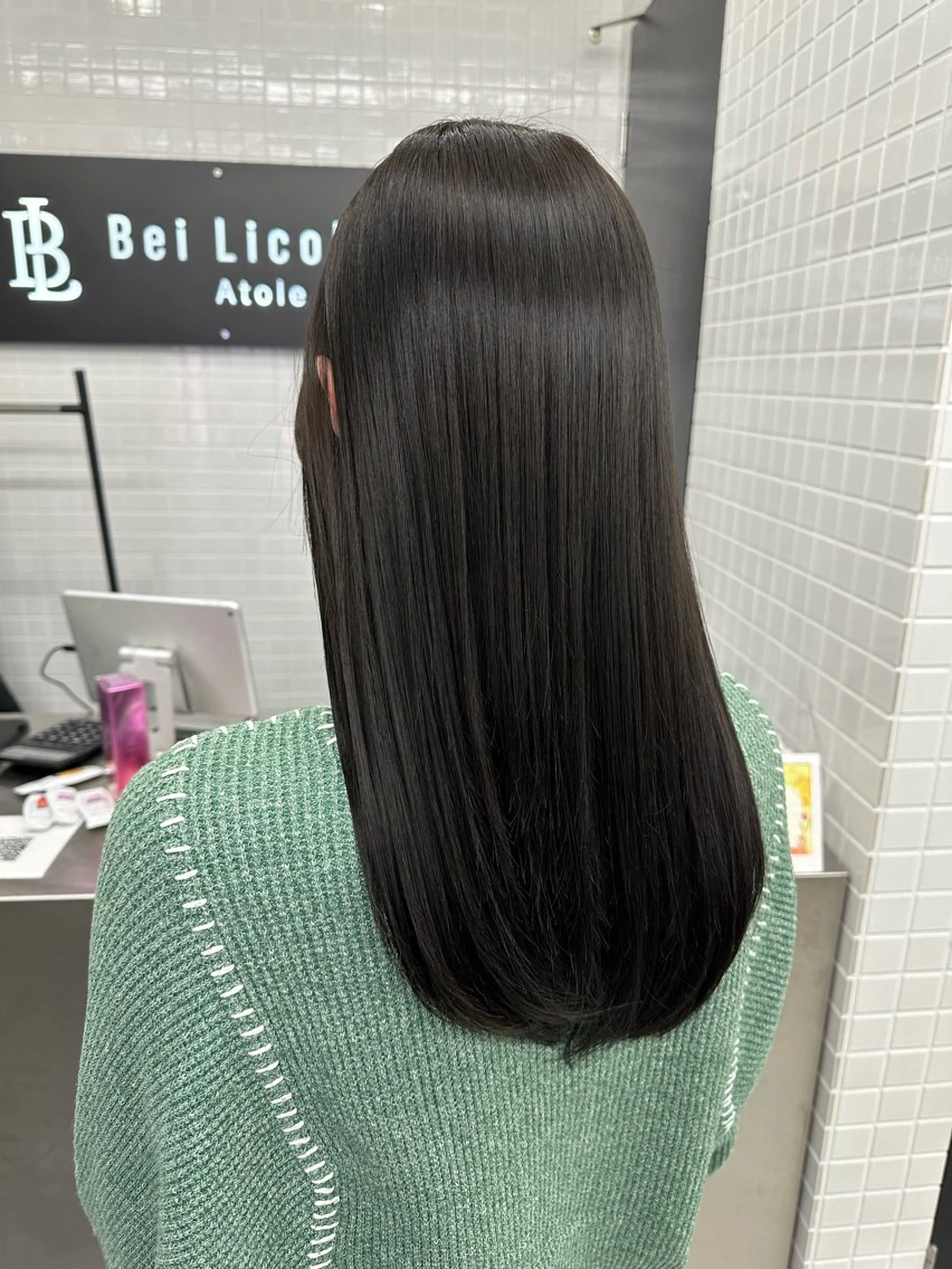 セミロング カラー カット ヘアカラー トリートメント 古田 昂也のヘアスタイル