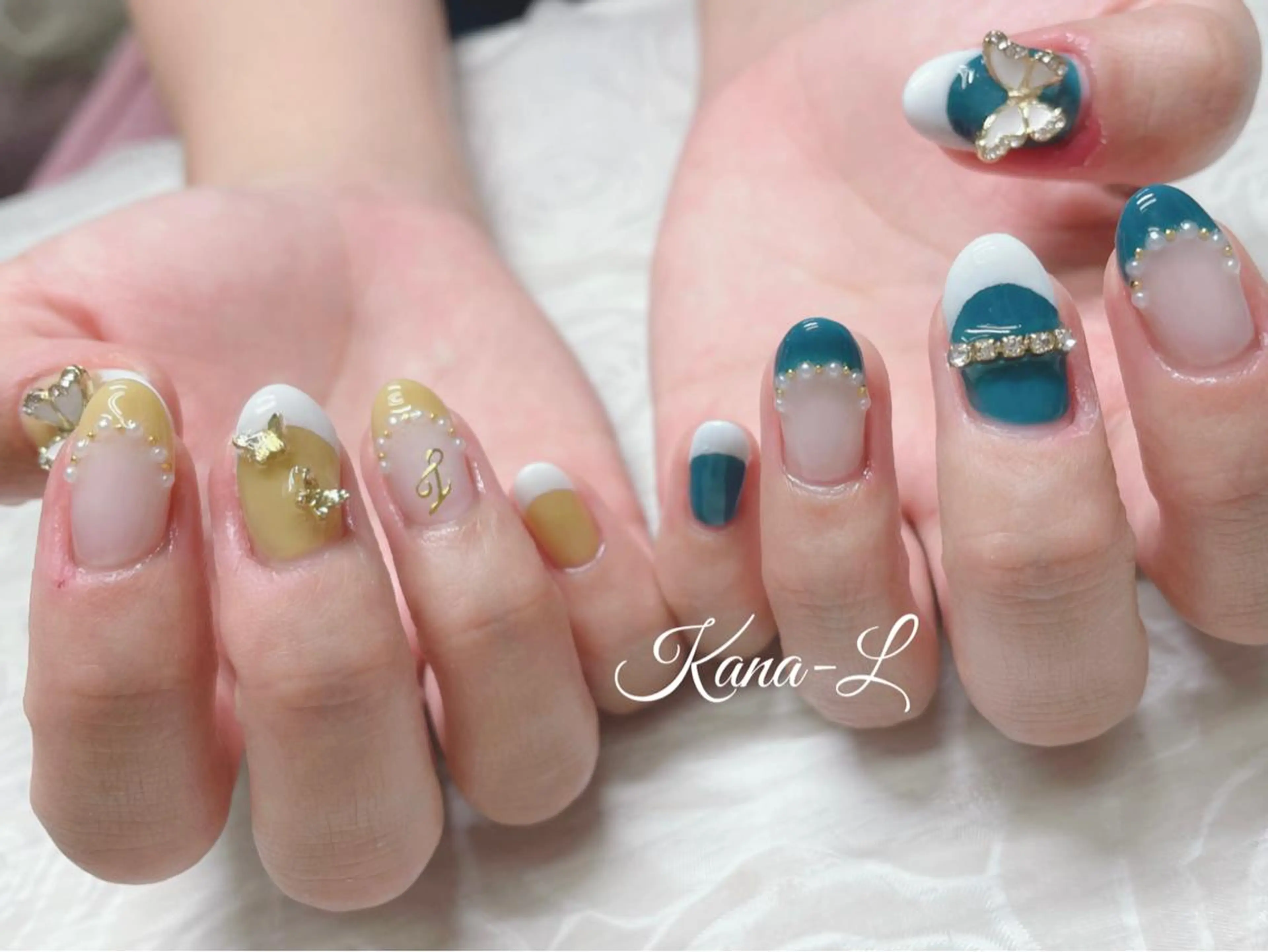 カラー ネイル ブルーカラー イエローカラー ブルー フレンチネイル キラキラネイル 芦辺 香奈のネイルデザイン