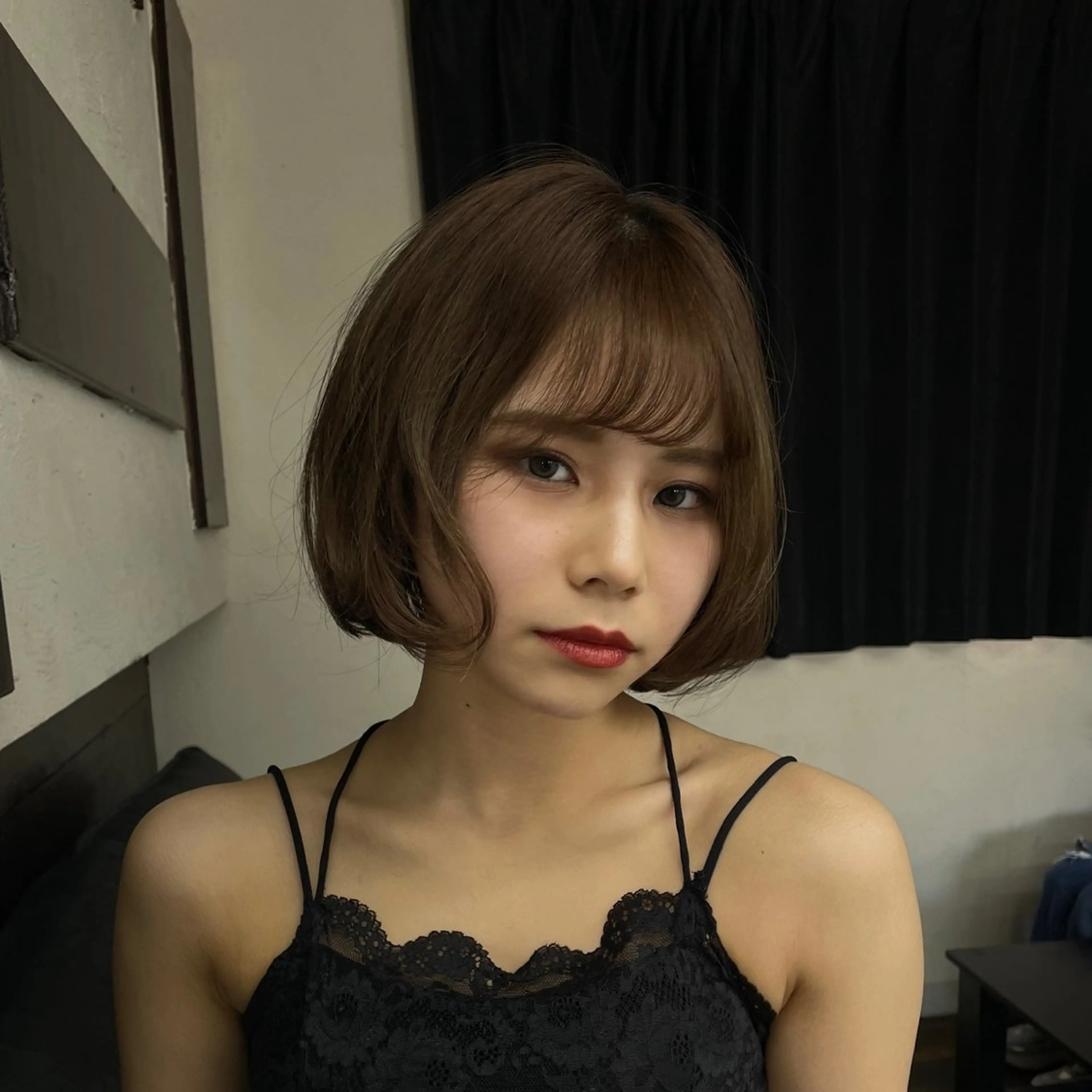 ショート カラー 垢抜け小顔レイヤー オリーブ/スミレのヘアスタイル