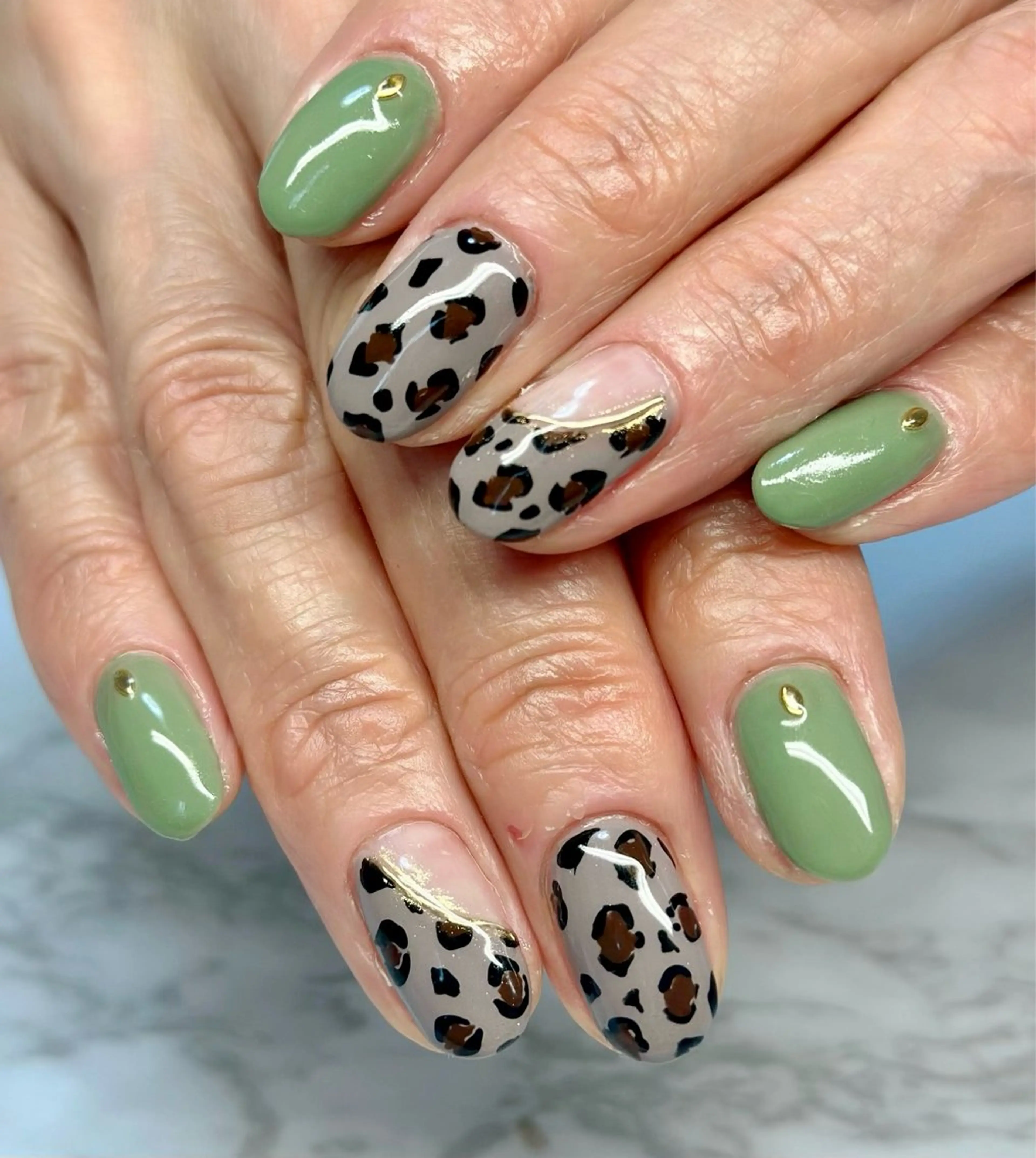 ネイル アニマル柄 ニュアンスネイル リボン 春ネイル M.N_ nailのネイルデザイン