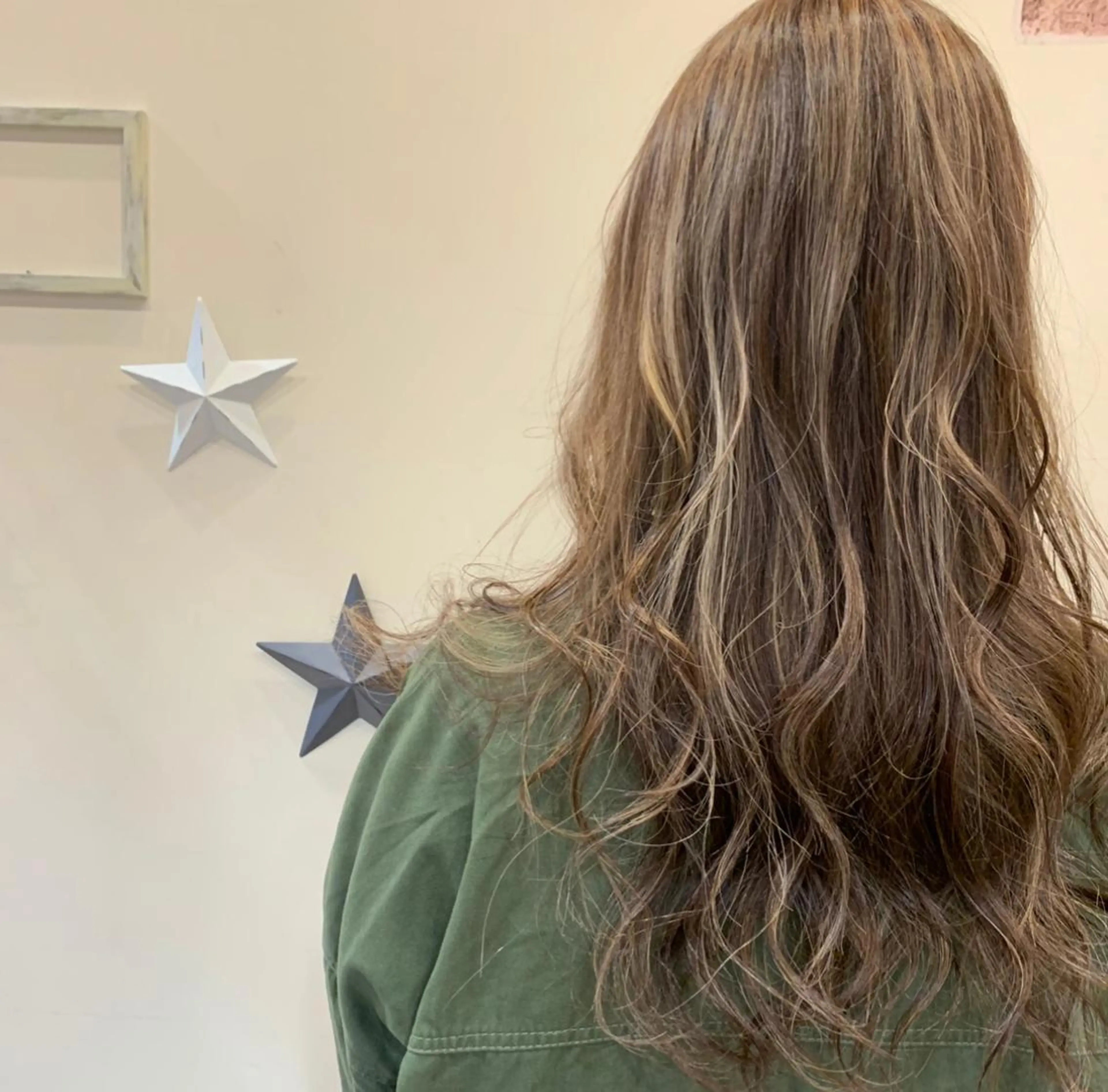 カラー 石田 佳恋のヘアスタイル