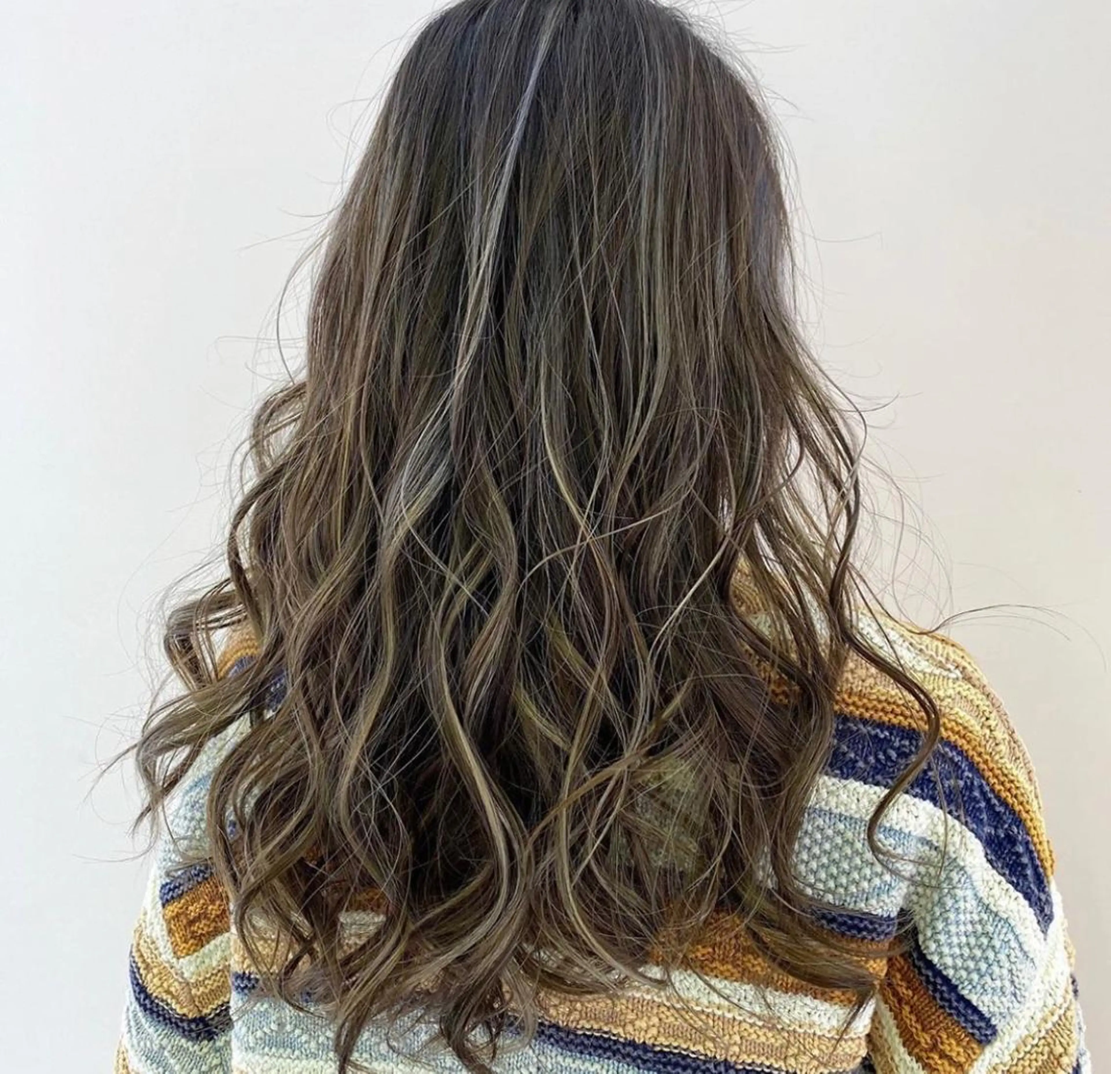 セミロング カラー ハイライトカラー ハイライト アダチ コウスケのヘアスタイル