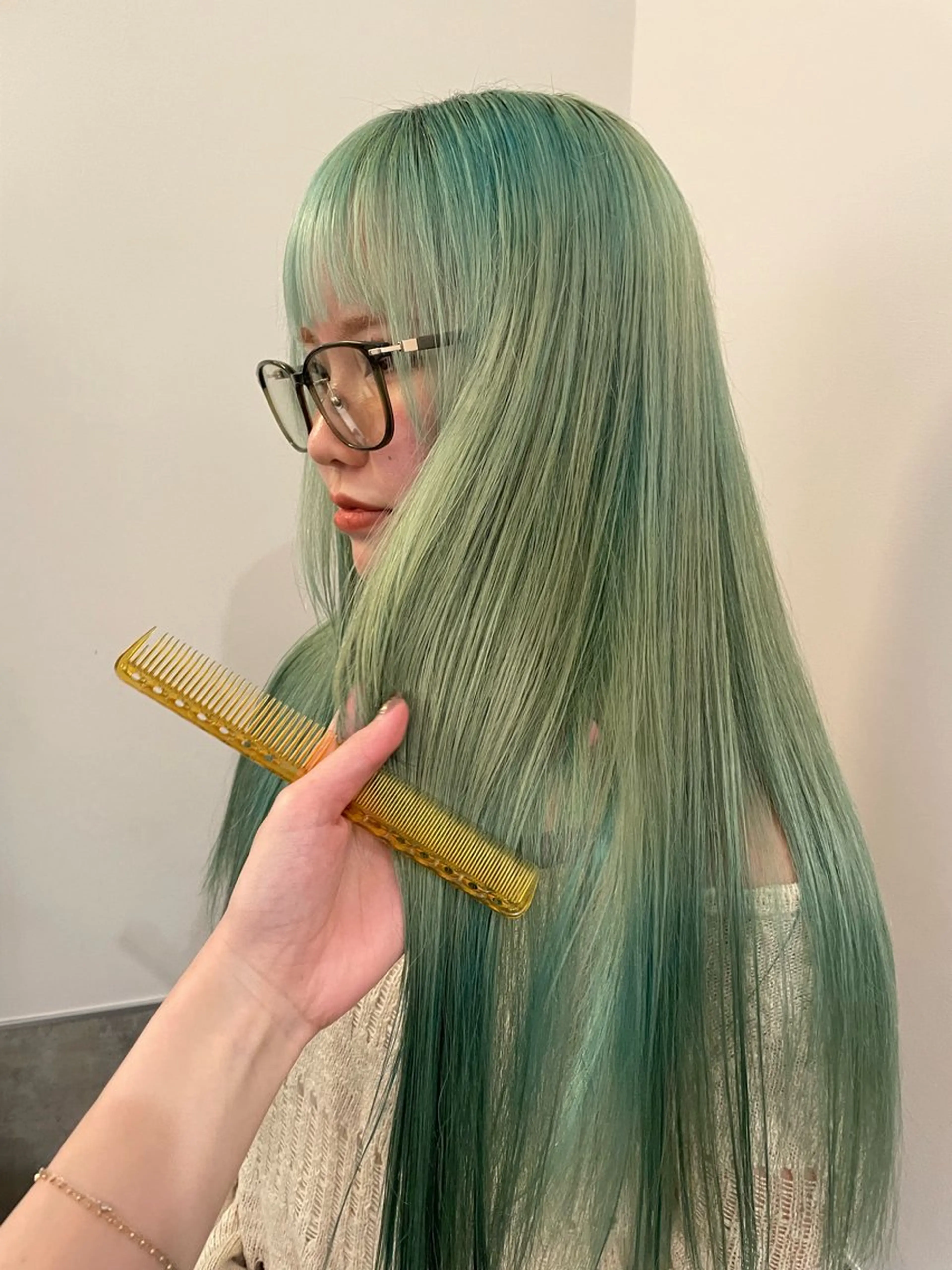 ロング カラー ヘアアレンジ ハイトーンカラー ミント ミントグリーン ロング ヘアカラー トリートメント ヘアセット 憧れの艶ハイトーンへ 🌙サイダサキのヘアスタイル