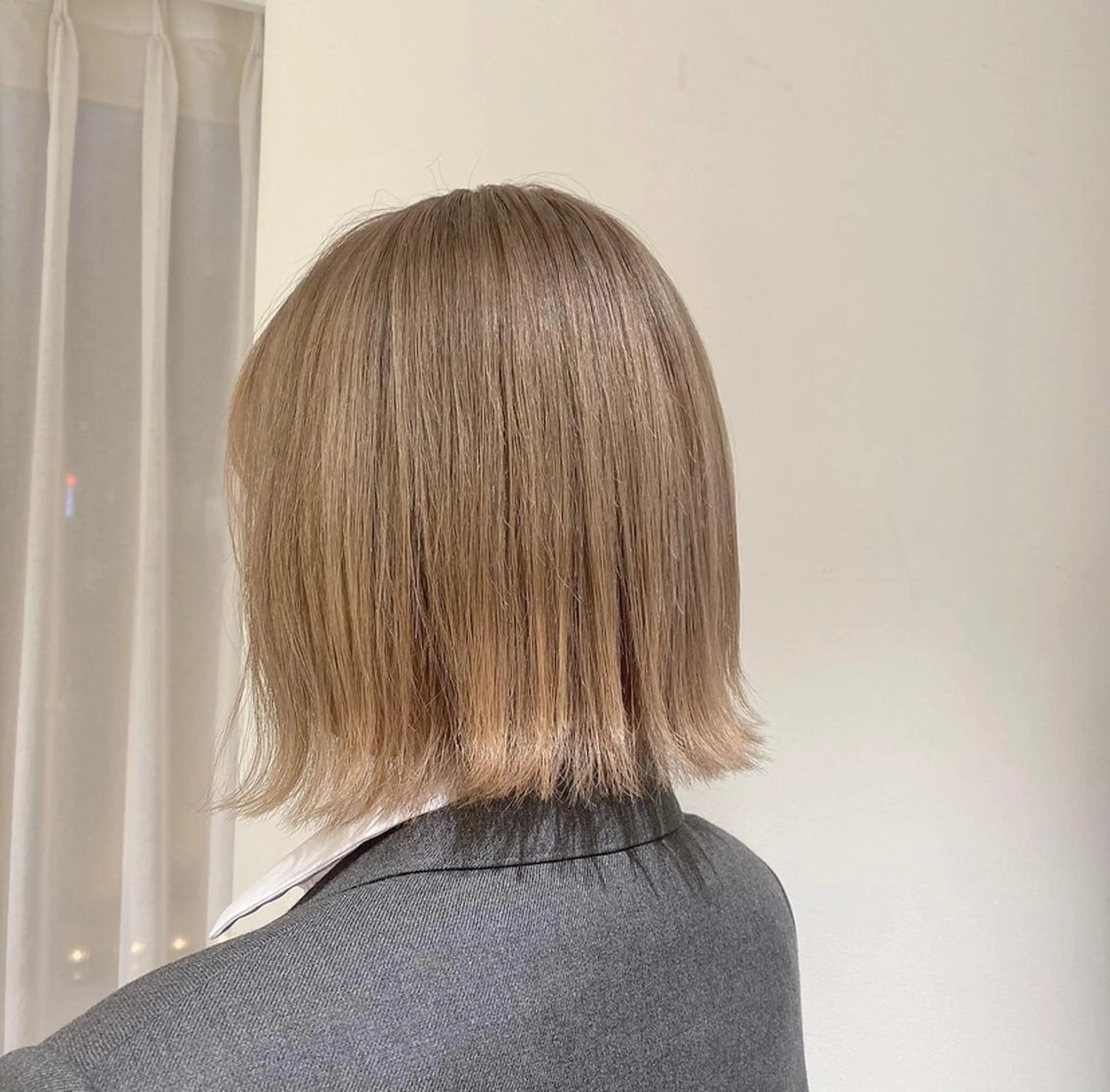 ミディアム カラー shiori ﾍﾞｰｼﾞｭｶﾗｰのヘアスタイル